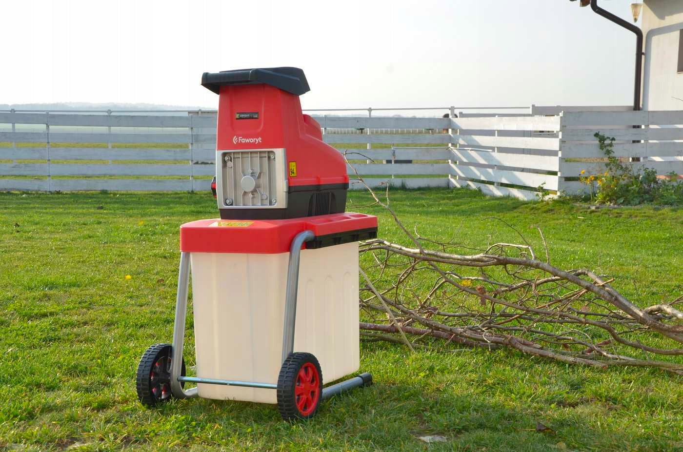 Shredder for branches FAWORYT 2800 W Milling chipper up to 44 mm TANK 55 l Brand Faworyt