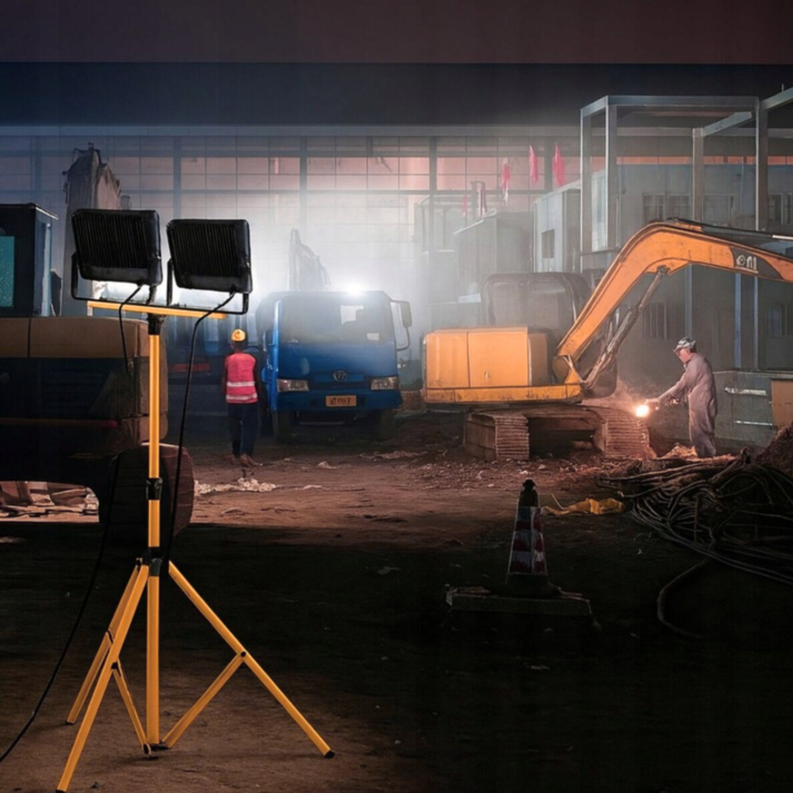 Stand Tripod 200W LED Floodlight Work Lamp Halogen Construction 2x 100W Brightness 18000 lm