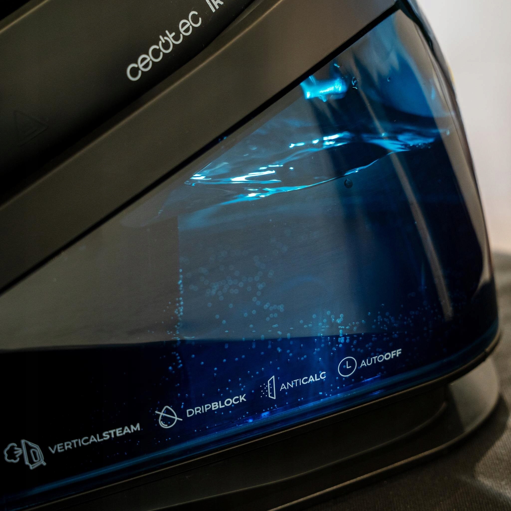 Steam generator CECOTEC IronHero V-2400 Station Brand Cecotec