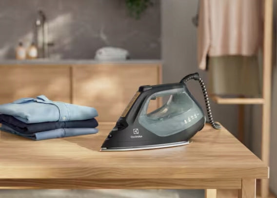 Steam iron Electrolux Renew 800 E8SI2-8OG Backlight 250g/min Manufacturer code E8SI2-8OG