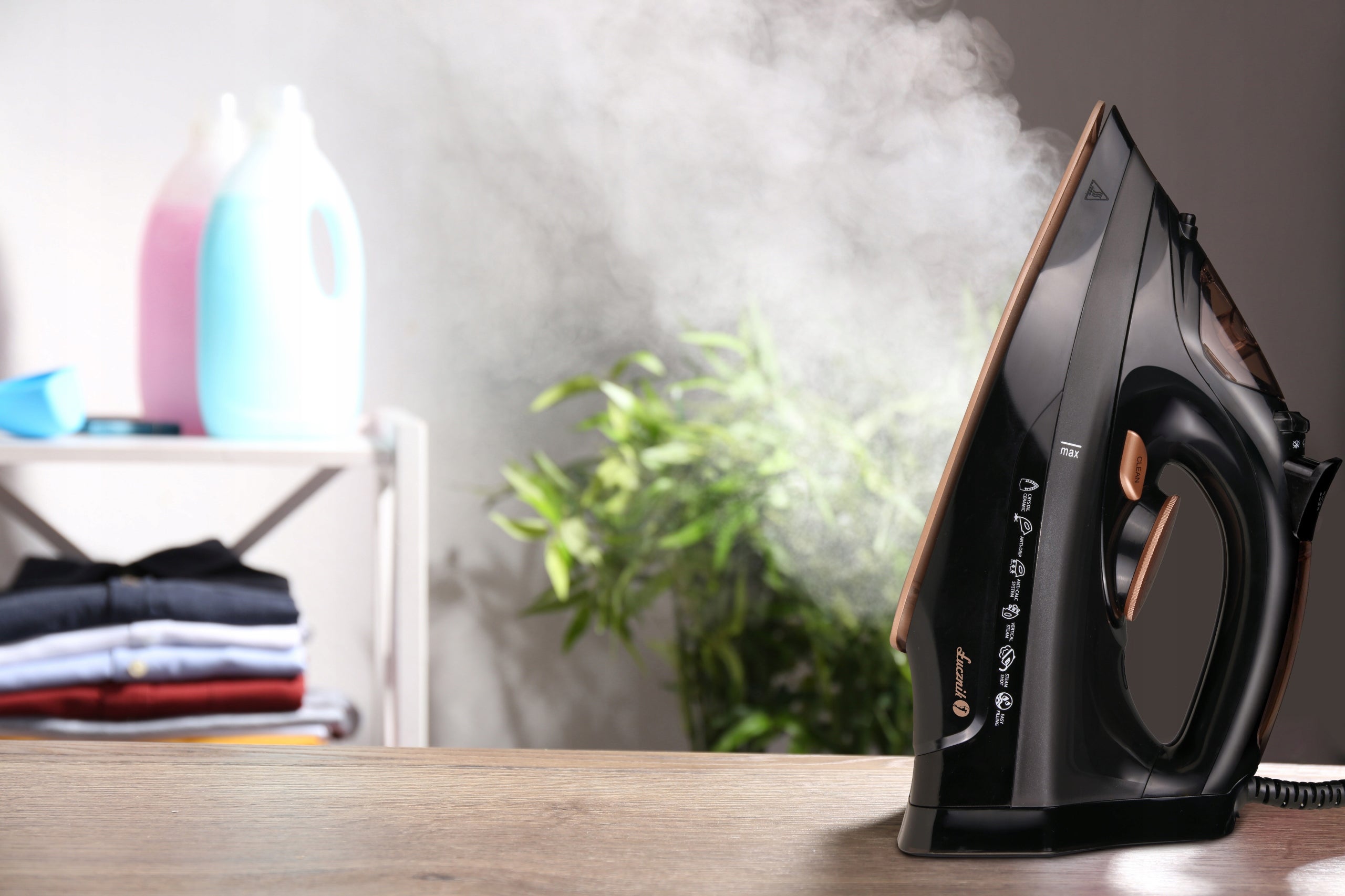 Steam iron SI-920 Łucznik 2200 W ceramic foot Manufacturer code 08.044