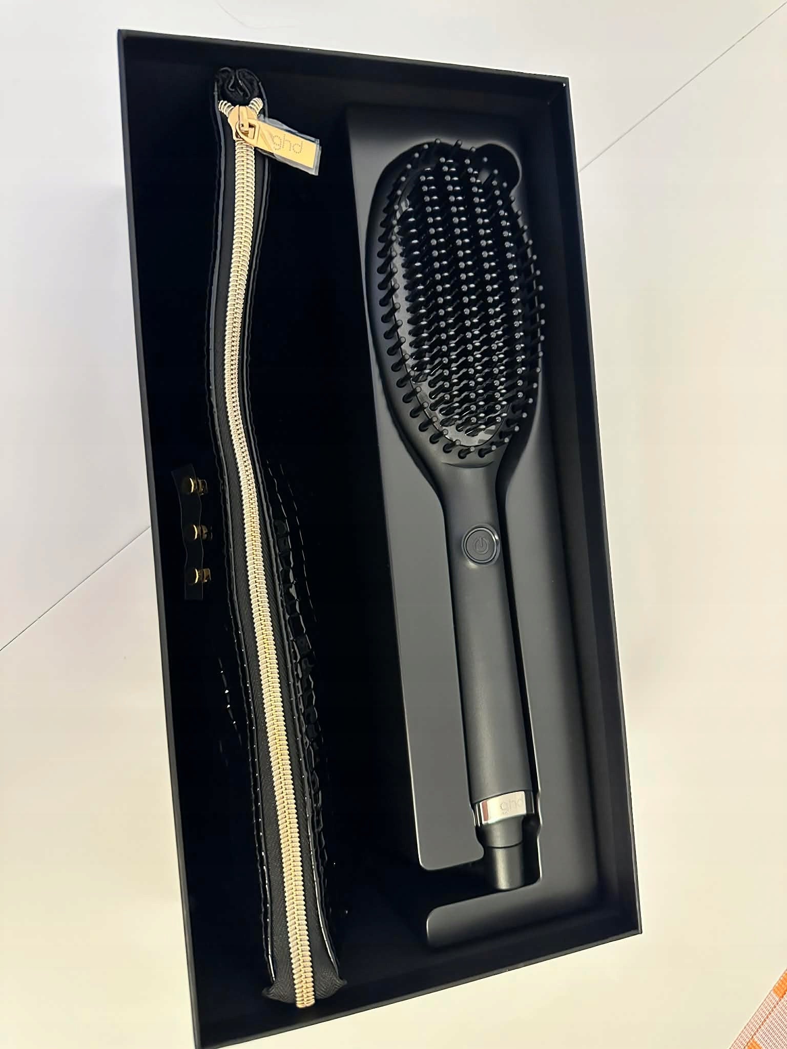 Straightening Brush ghd Glide Thermal Brush Ceramic Shiny Hair Manufacturer code 99400000619