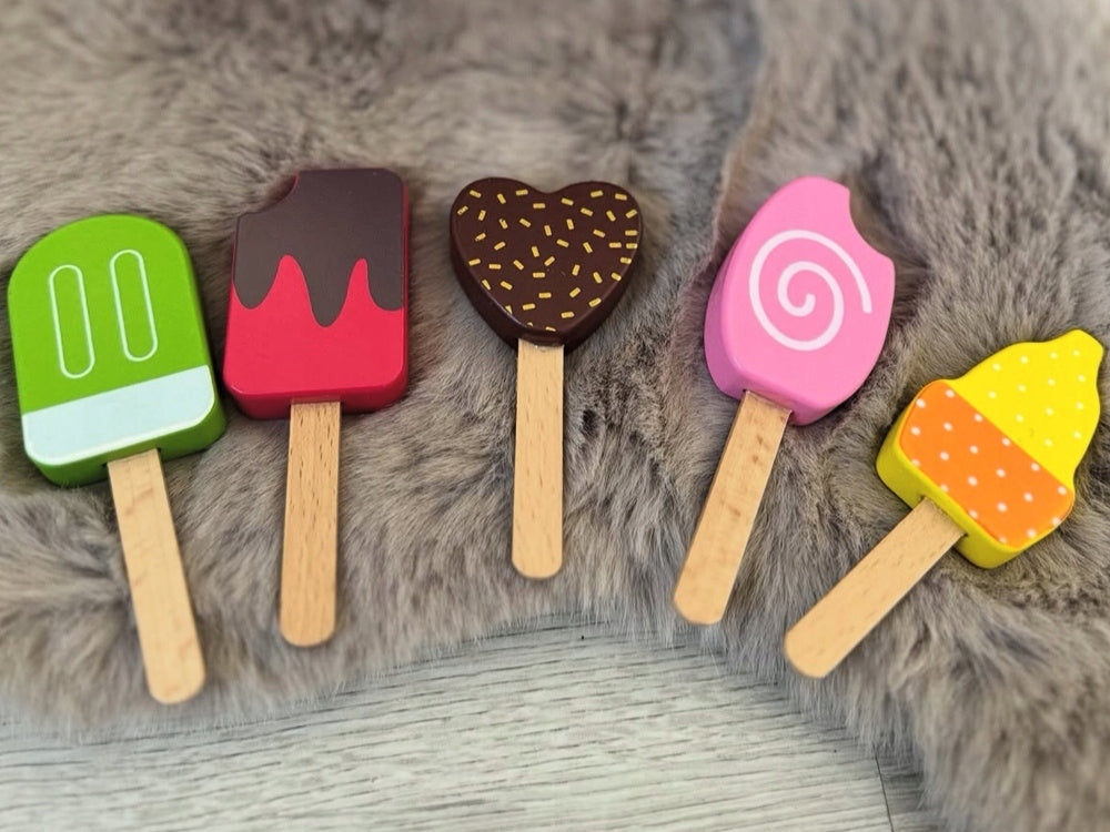 Sweet wooden ice cream parlor for children on wheels + ice cream set ZA5946 Kid's age 3+ years