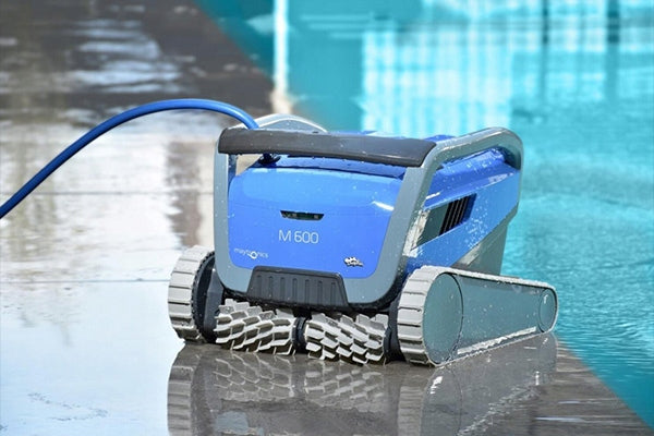 Swimming pool vacuum cleaner Dolphin M600 Manufacturer Dolphin