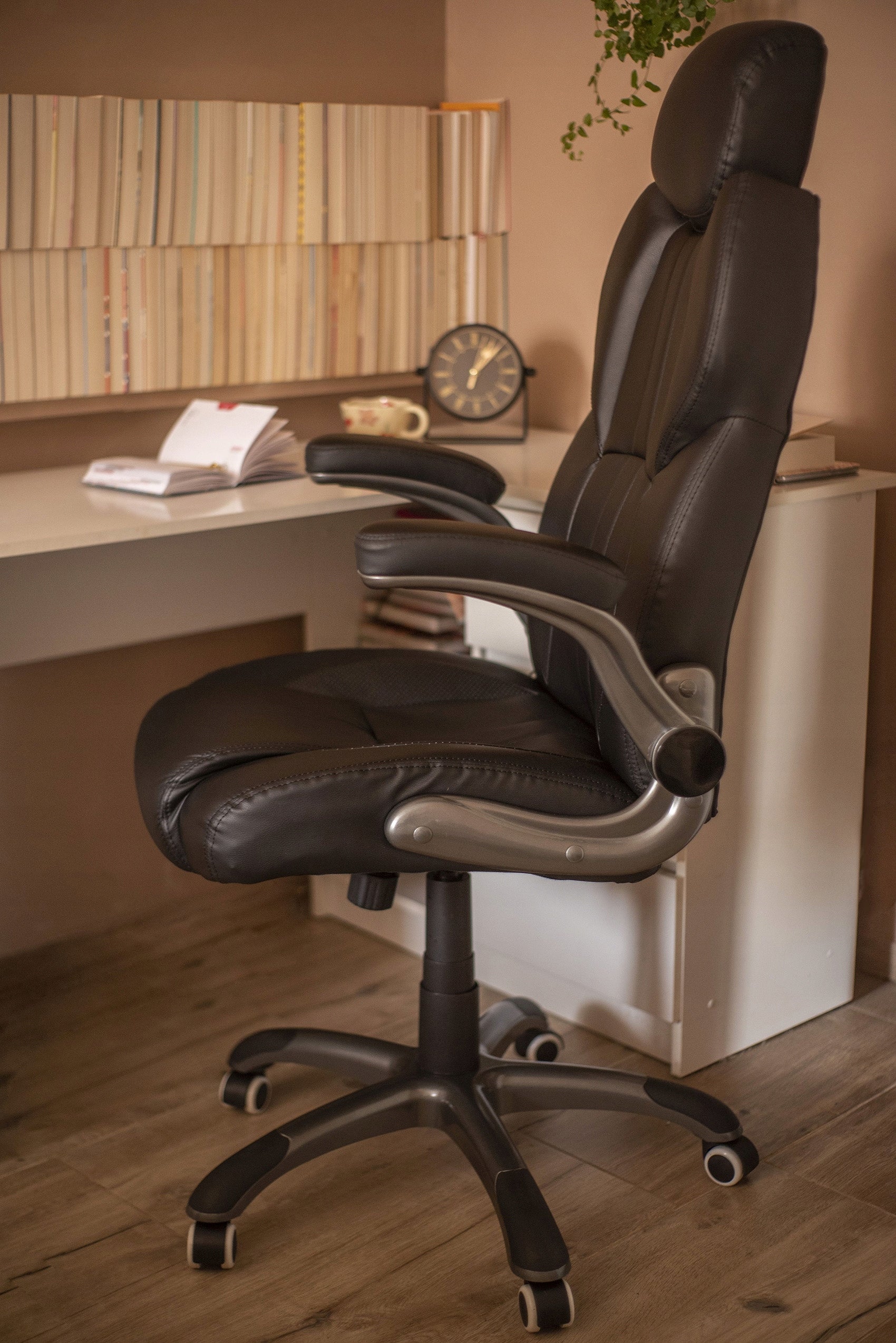 Swivel Faux Leather Office Chair Black Tilt Adjustment Armrests EAN (GTIN) 6955880357338