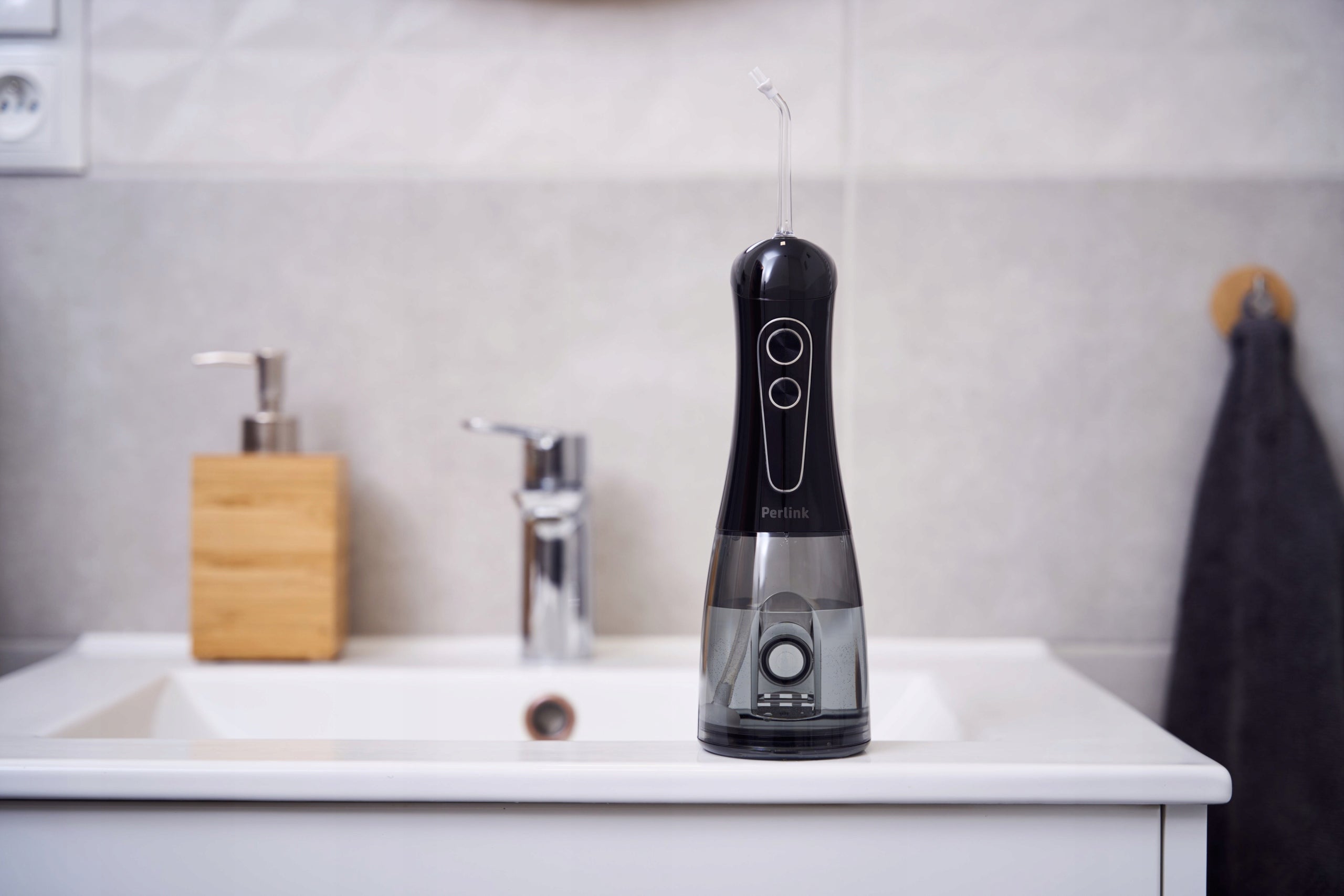 TOOTH IRRIGATOR BLACK 8 MODES 5 NOZZLES STRONG PROFESSIONAL WIRELESS Model PERLINK IRYGATOR AKUMULATOROWY Z WYŚWIETLACZEM