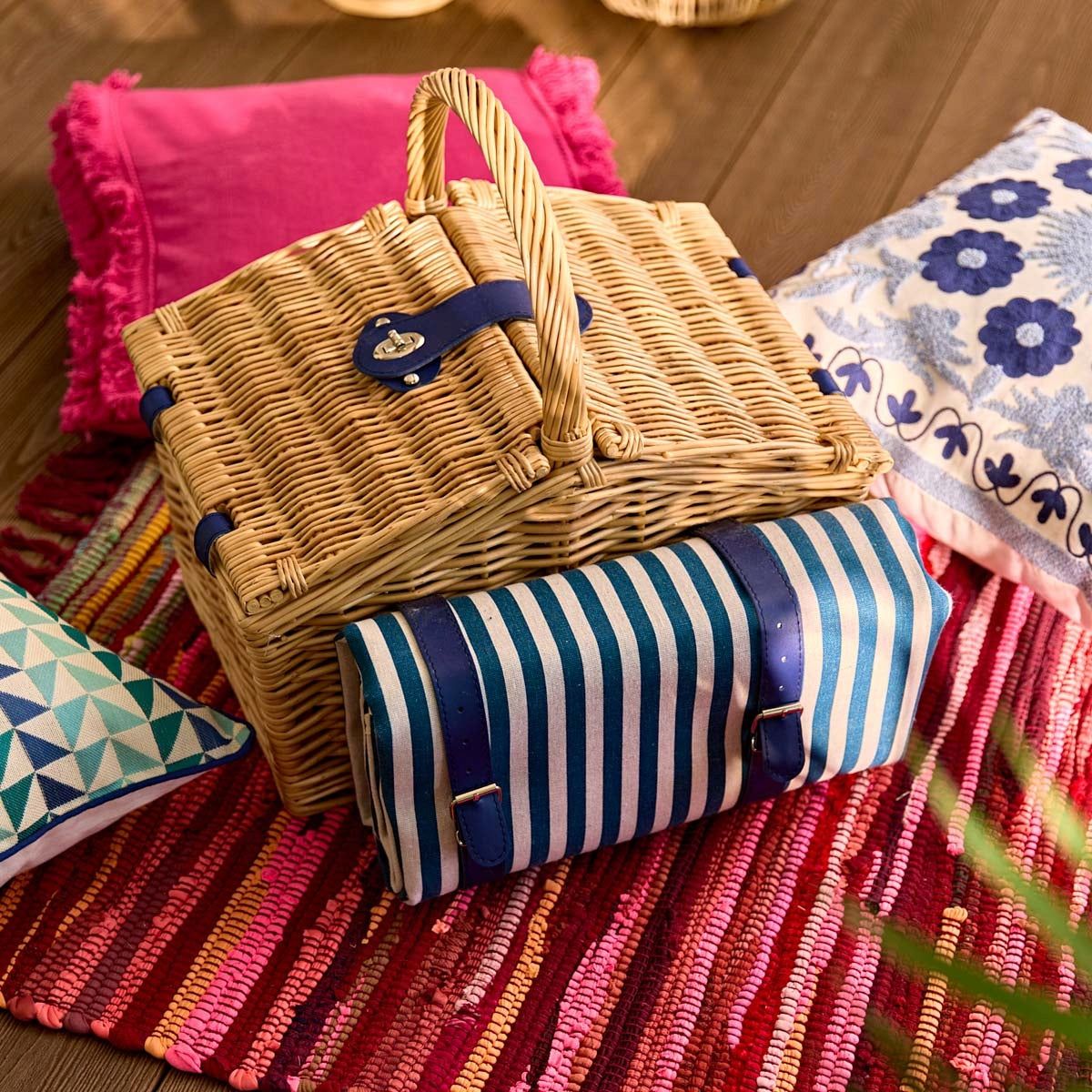 TRIVELLE picnic basket for 4 people with mat 40x28x20 cm HOMLA Packaging status original