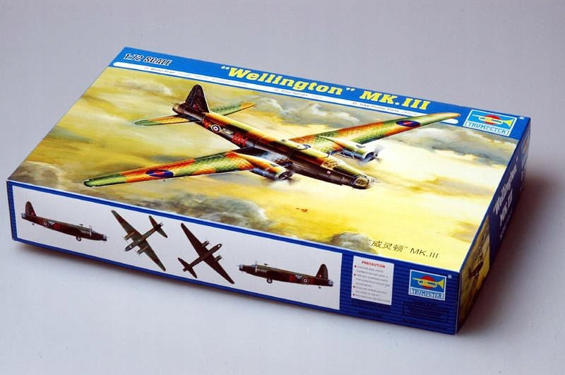 TRUMPETER 01627 1:72 British Bomber Wellington Mk.III (Polish Version)