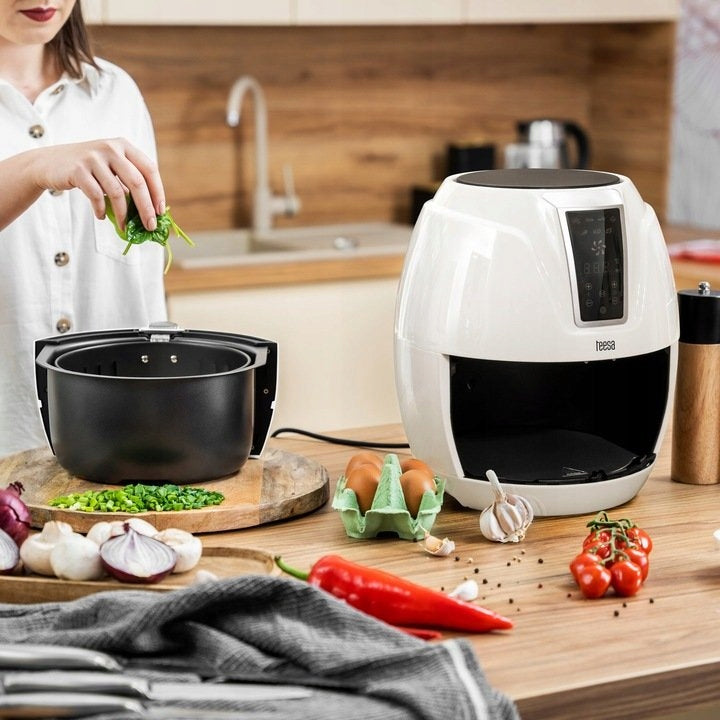 Teesa TSA8046W Horkovzdušná fritéza 3,2L, 1400 W bílá Model Digital Air Fryer