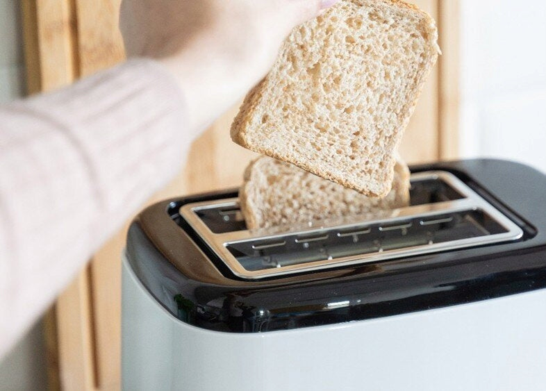 Toaster MPM MTO-07 White and black Dominant color white