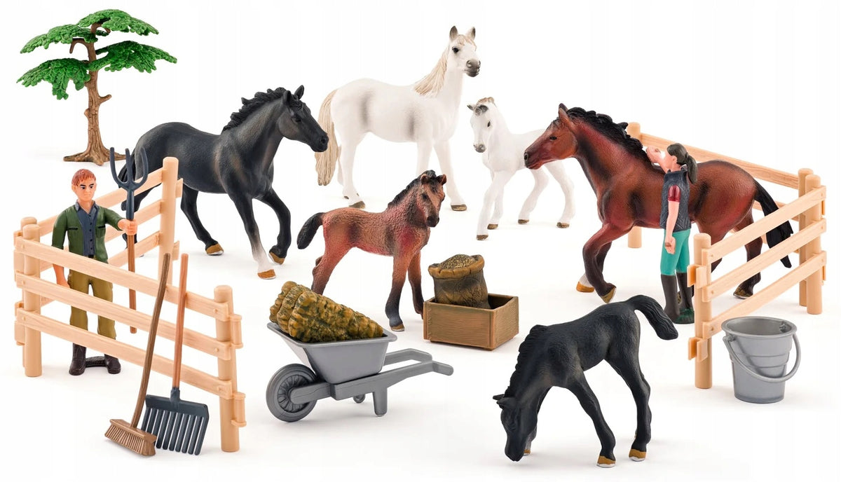Toys for children 3 years Figurines Horses Akcesoria from the stable Set of 25el.