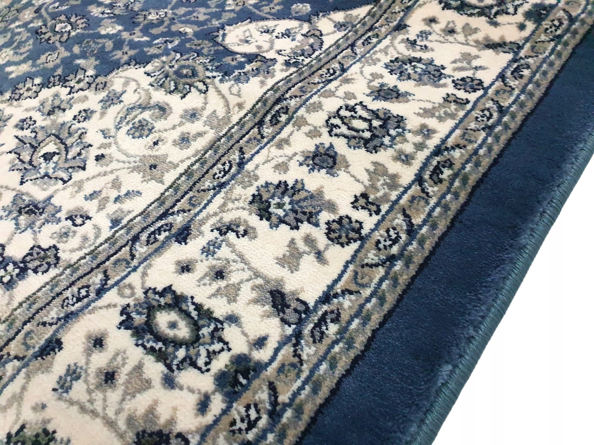 Traditional carpet VENEZIA 140x200 navy blue classic oriental rosette Manufacturer code venezia 1566X l. blue granat z granatem