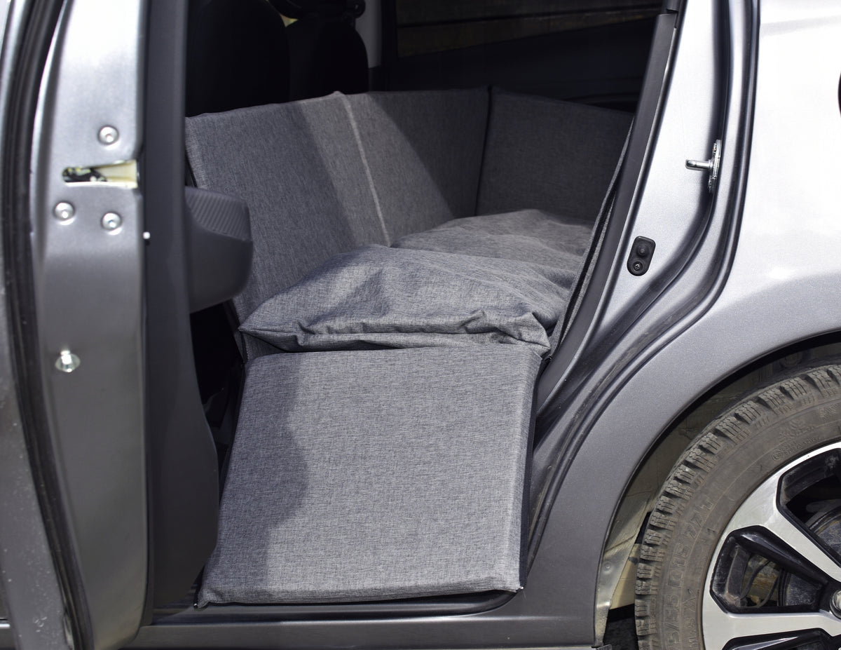 Transporter for a large dog to the car for rear seats or a large trunk Brand Lauren Design