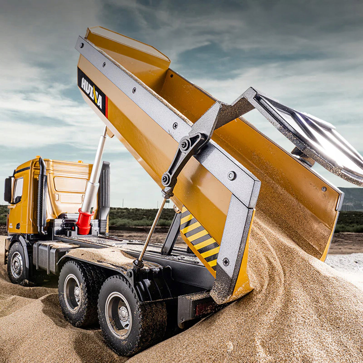 Truck Dump Truck Remote Controlled Huina 1573 RC METAL Lifting capacity up to 21 kg Manufacturer code 1573