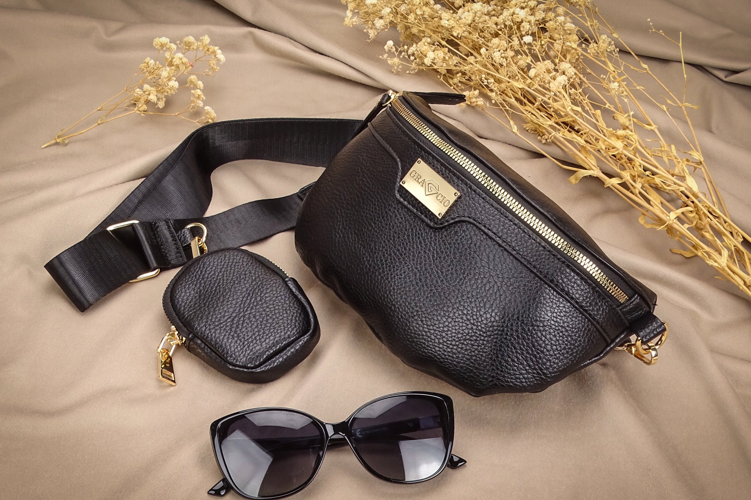 Urban BUM BAG Black GRACIO on the frame on the belt Sachet Skorzana Spacious Brand Gracio