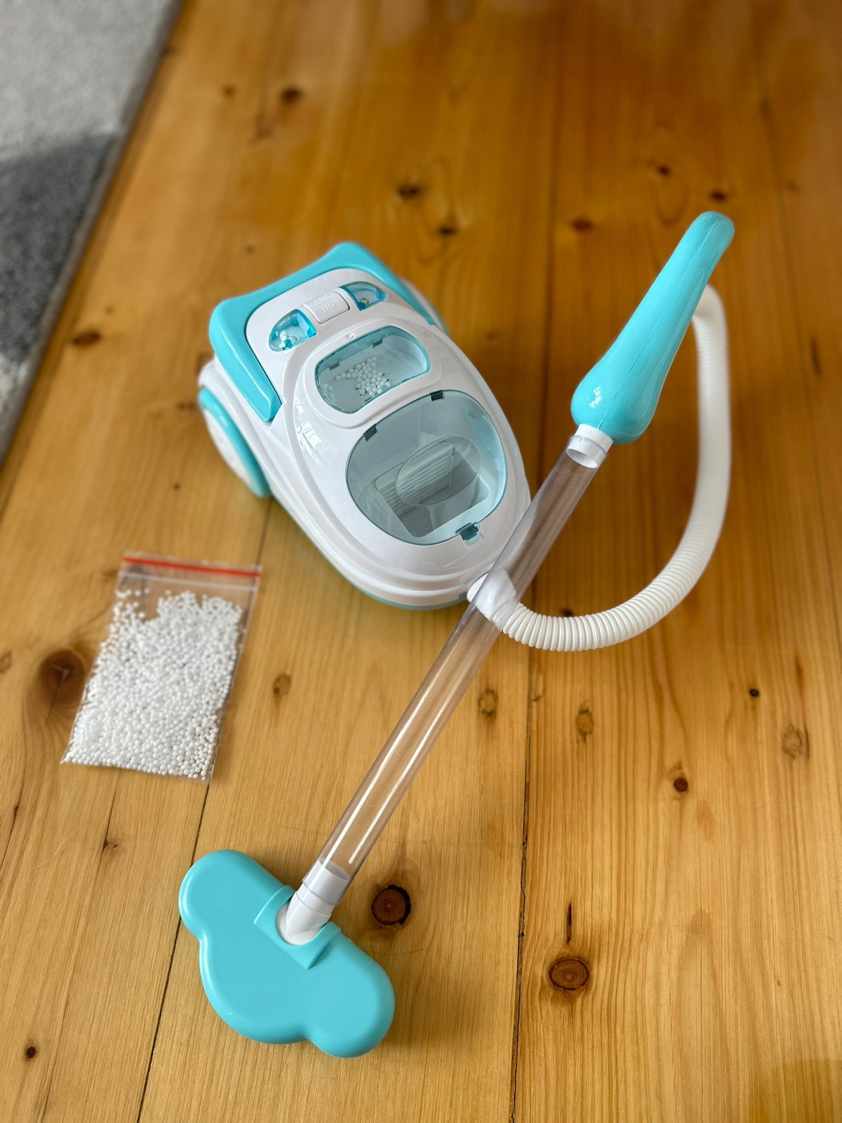 Vacuum Cleaner Toy Kids Household Appliances LED Sound Realistic Working Gift Manufacturer code AMIKU-0195