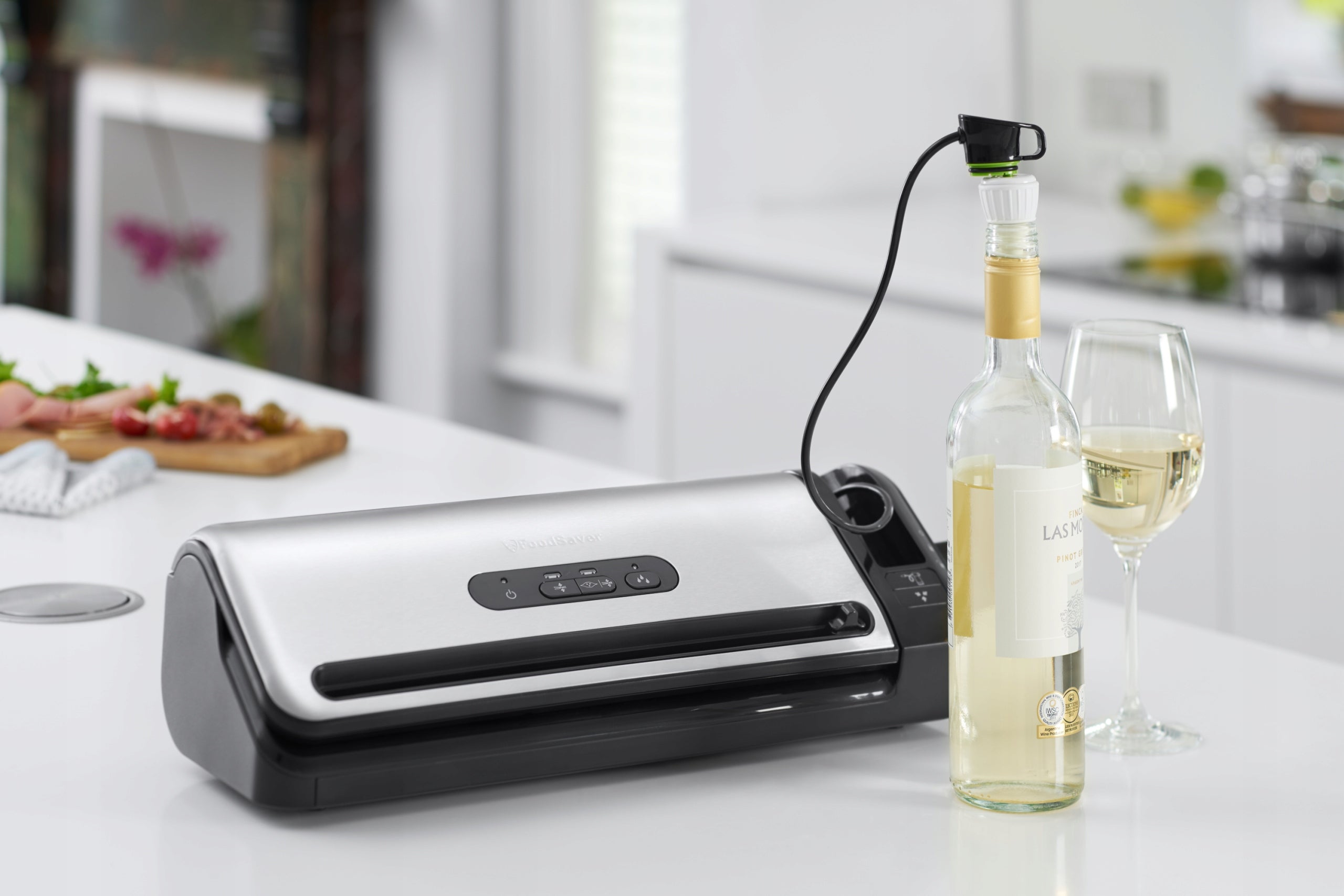 Vacuum sealer FoodSaver FFS017X Vacuum packer + bags - set Dominant color silver/gray