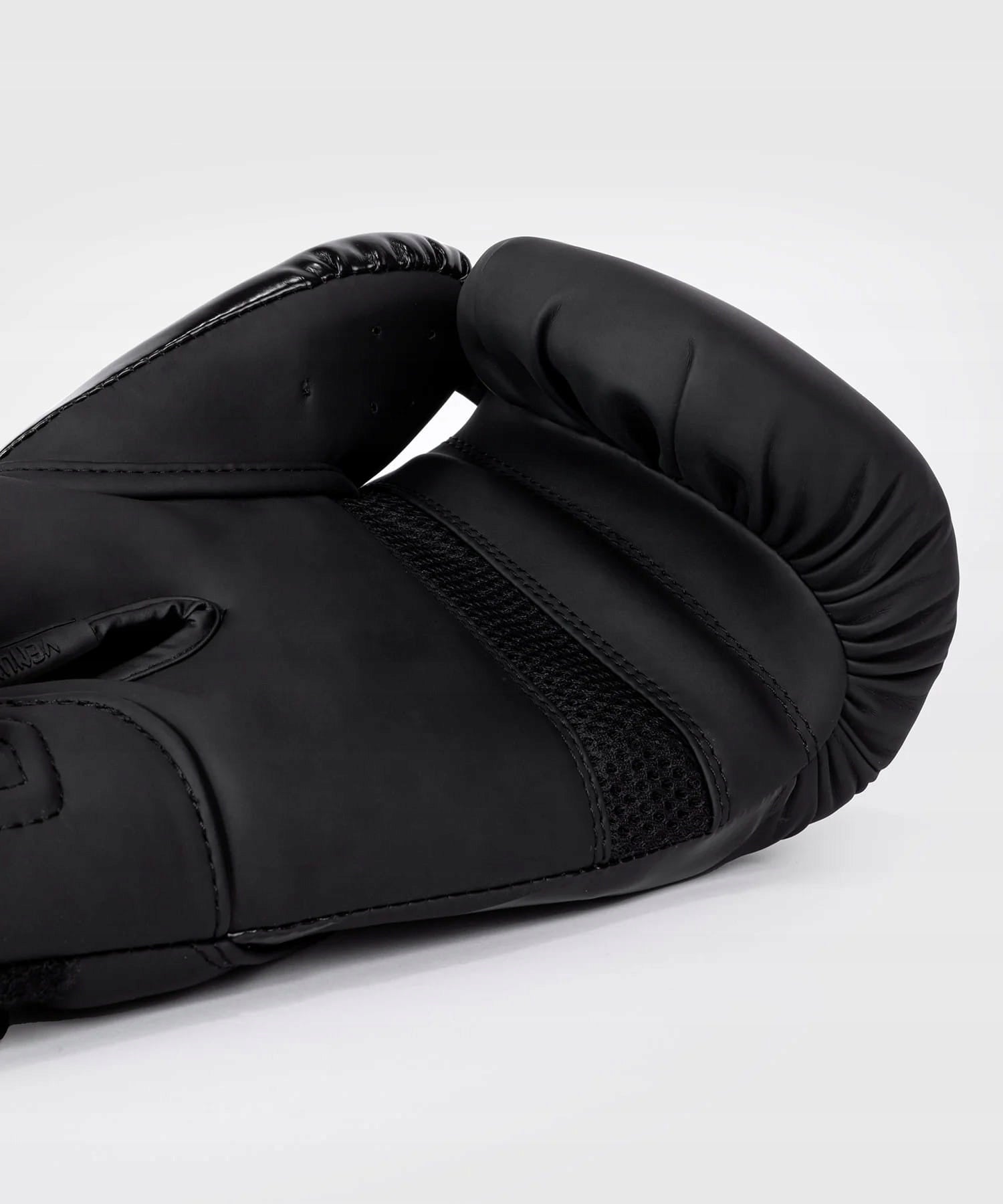 Venum Challenger 4.0 Boxing Gloves Black 10 oz Weight of gloves 10 oz