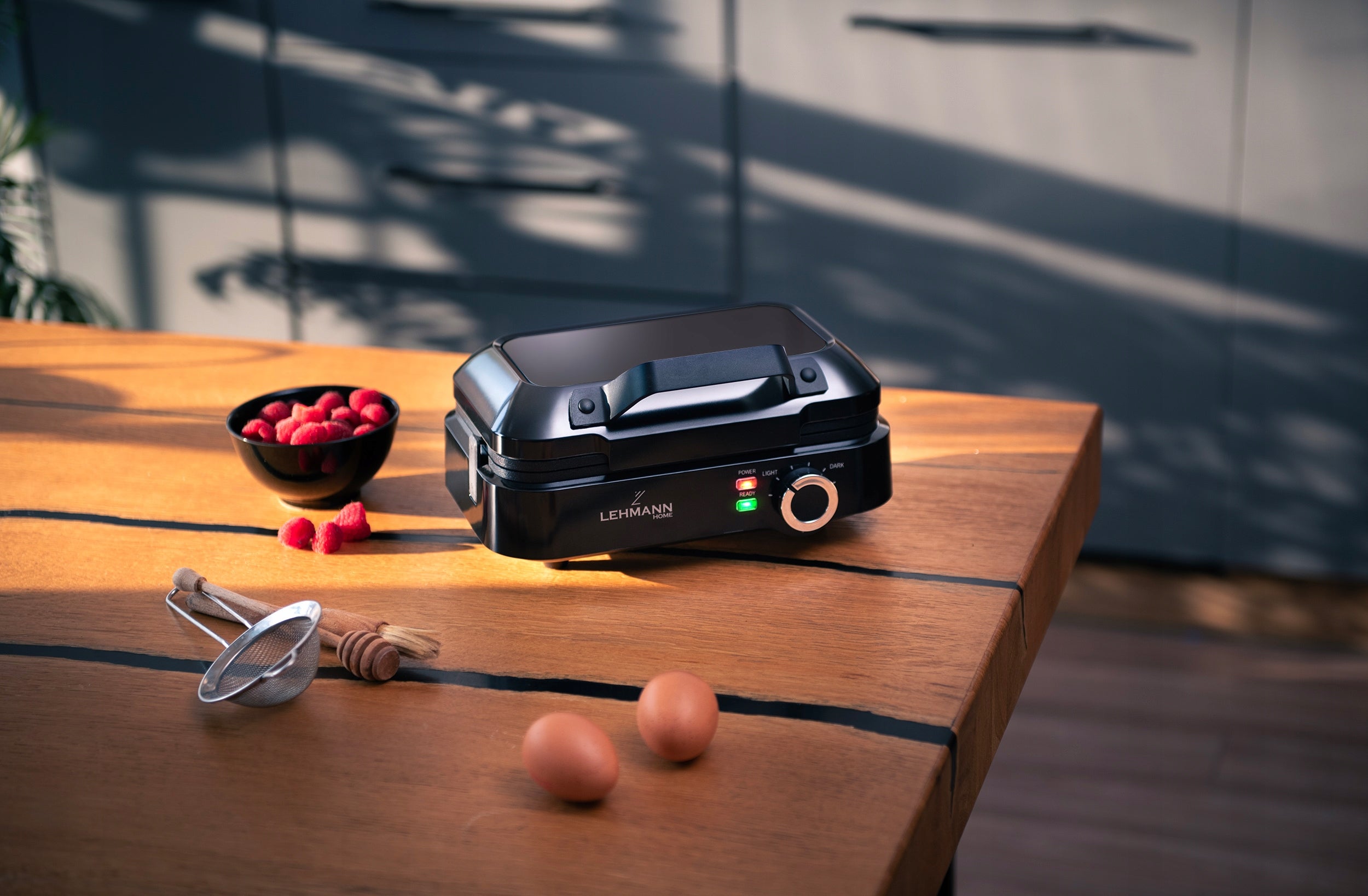 WAFFLE MAKER FOR 2 LARGE WAFFLES TEMPERATURE CONTROL STRONG NON-LEAKING 2000W Power rating 2000 W