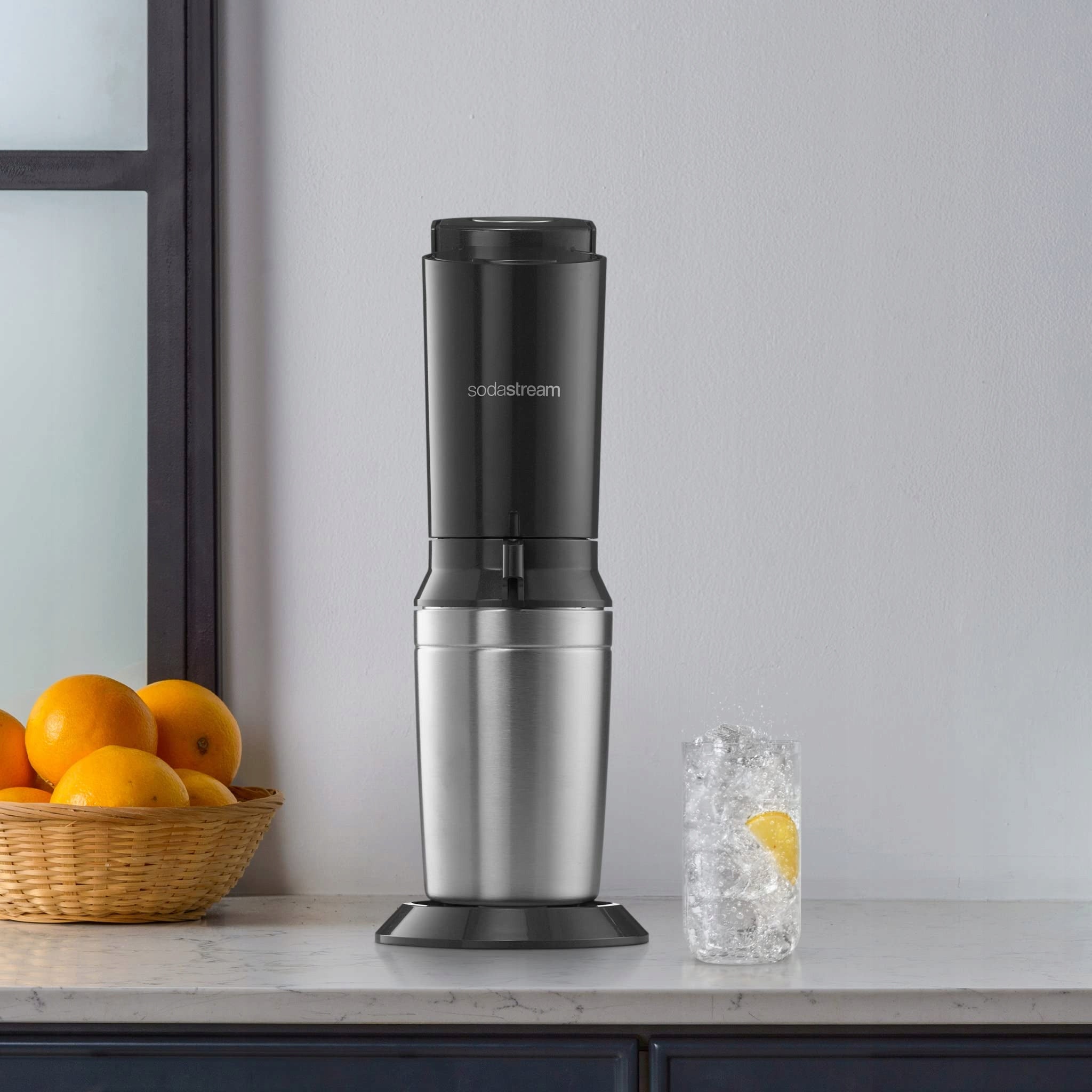 WATER SATURATOR SODASTREAM CRYSTAL + CO2 CARTRIDGE + GLASS CARAFE BOTTLE Manufacturer code Crystal 2.0