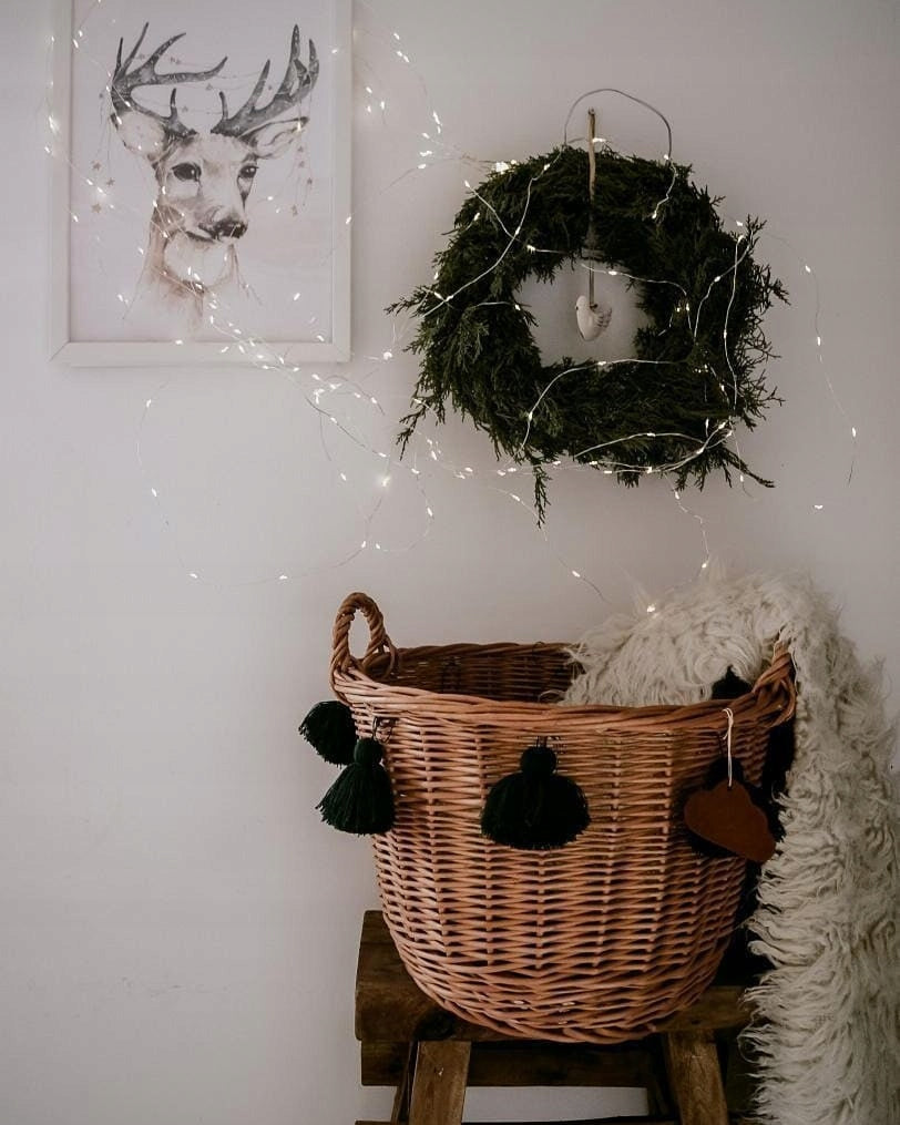 WICKER BASKET FOR CHRISTMAS TREE STAND NATURAL TASSELS Manufacturer code Kosz wiklinowy