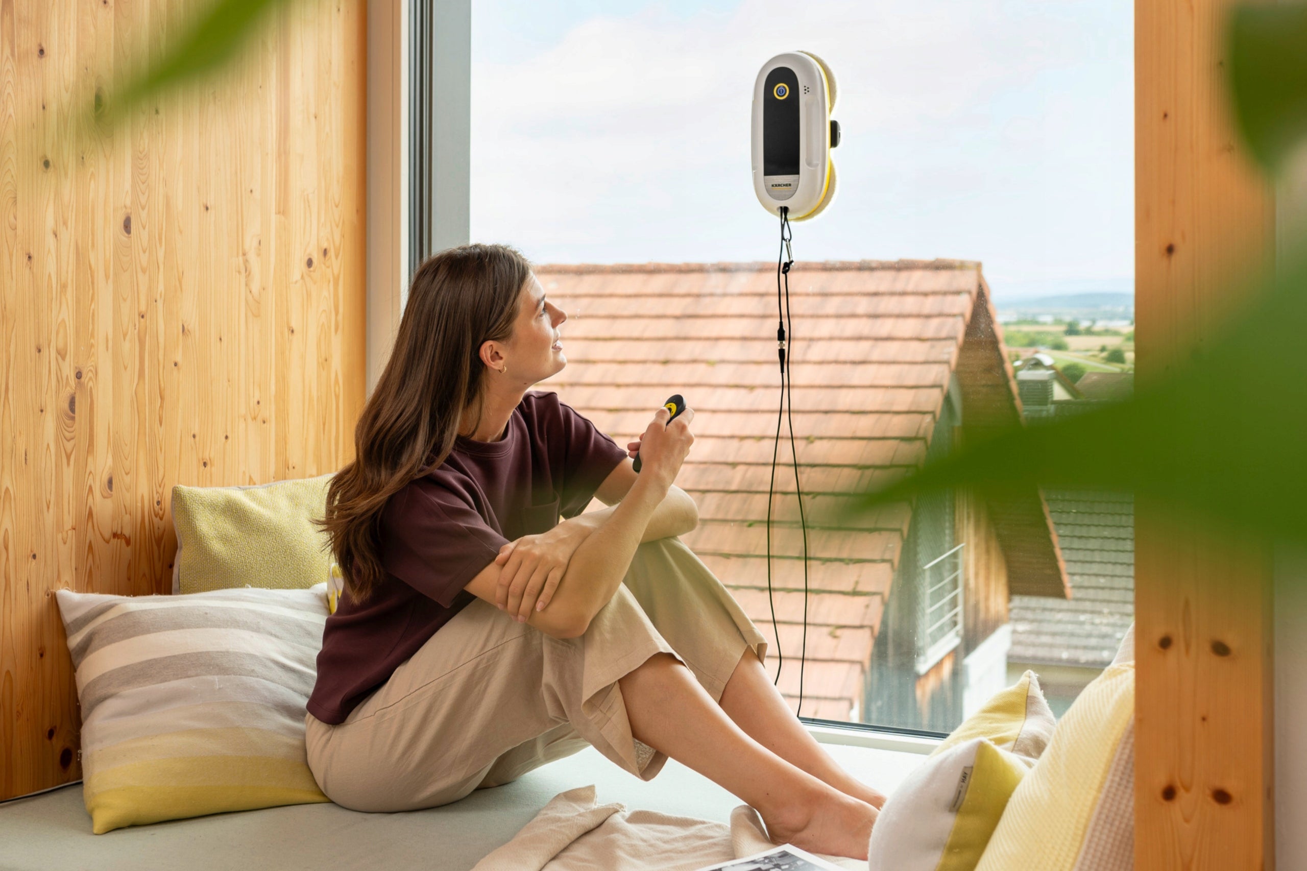 WINDOW CLEANING ROBOT KARCHER RCW 2 + 2x WINDOW CLEANING CONCENTRATE RM 500 ML Manufacturer code 1.269-210.0 + 2x KONCENTRAT RM 500 ML