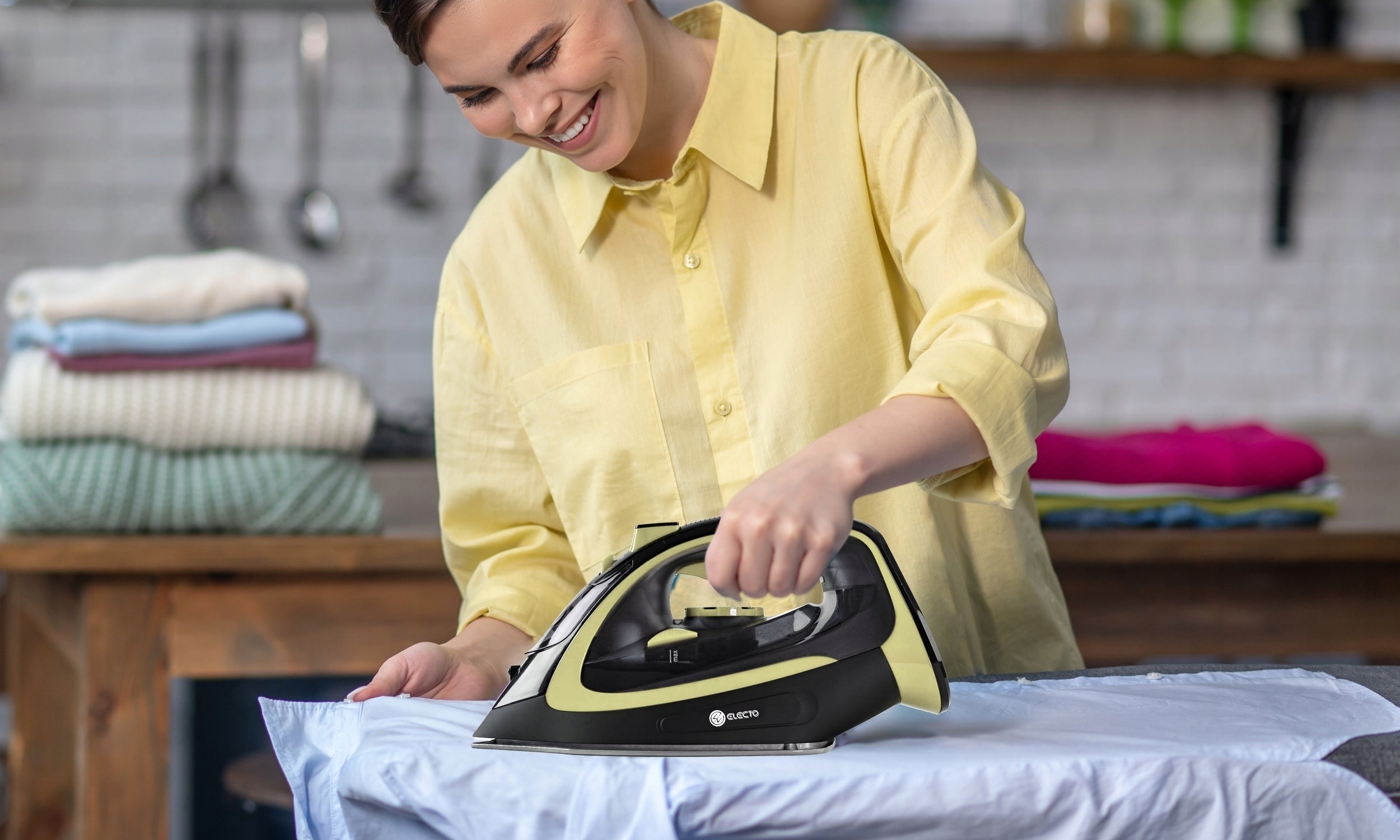 WIRELESS STEAM IRON CERAMIC FIREFIGHTER ANTI DRIP 2400W HIGH POWER Manufacturer code 77J3FI-XCGDC9S9X