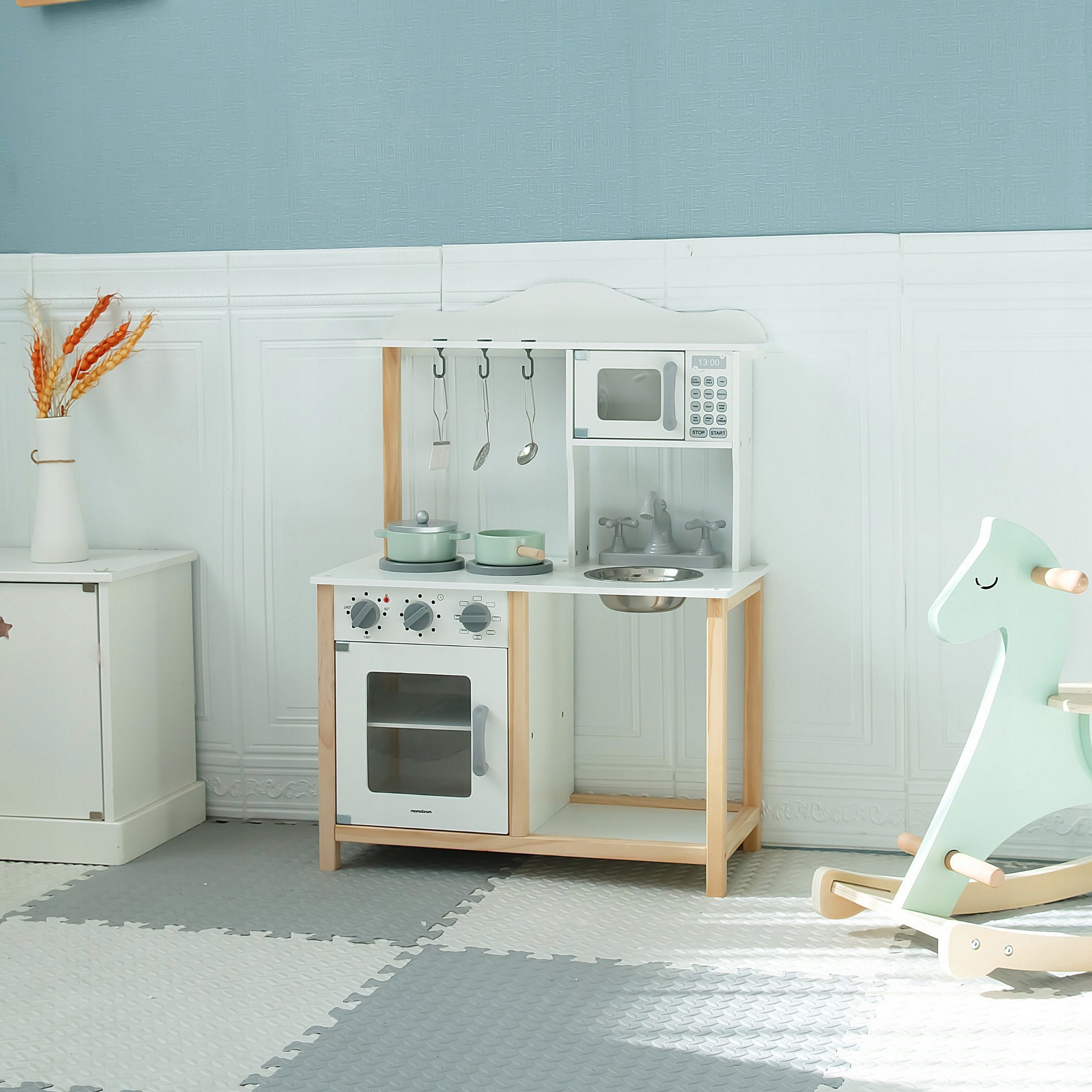 WOODEN KITCHEN FOR CHILDREN WITH MICROWAVE + ACCESSORIES EAN (GTIN) 5900168938663