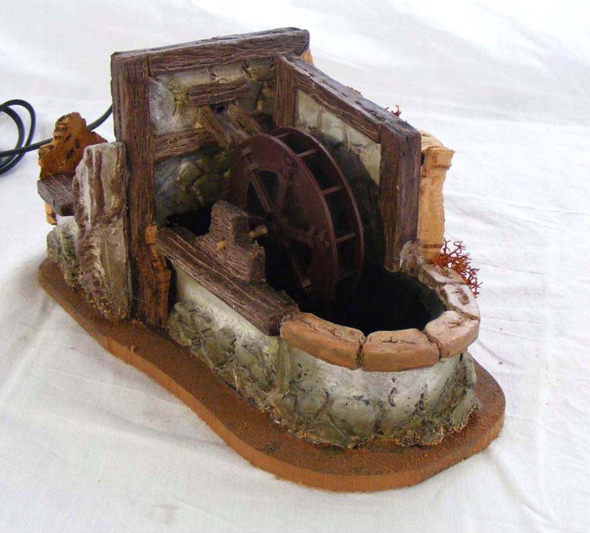 Water wheel/mill with water pump 14cm high at 220V Manufacturer code 27/174