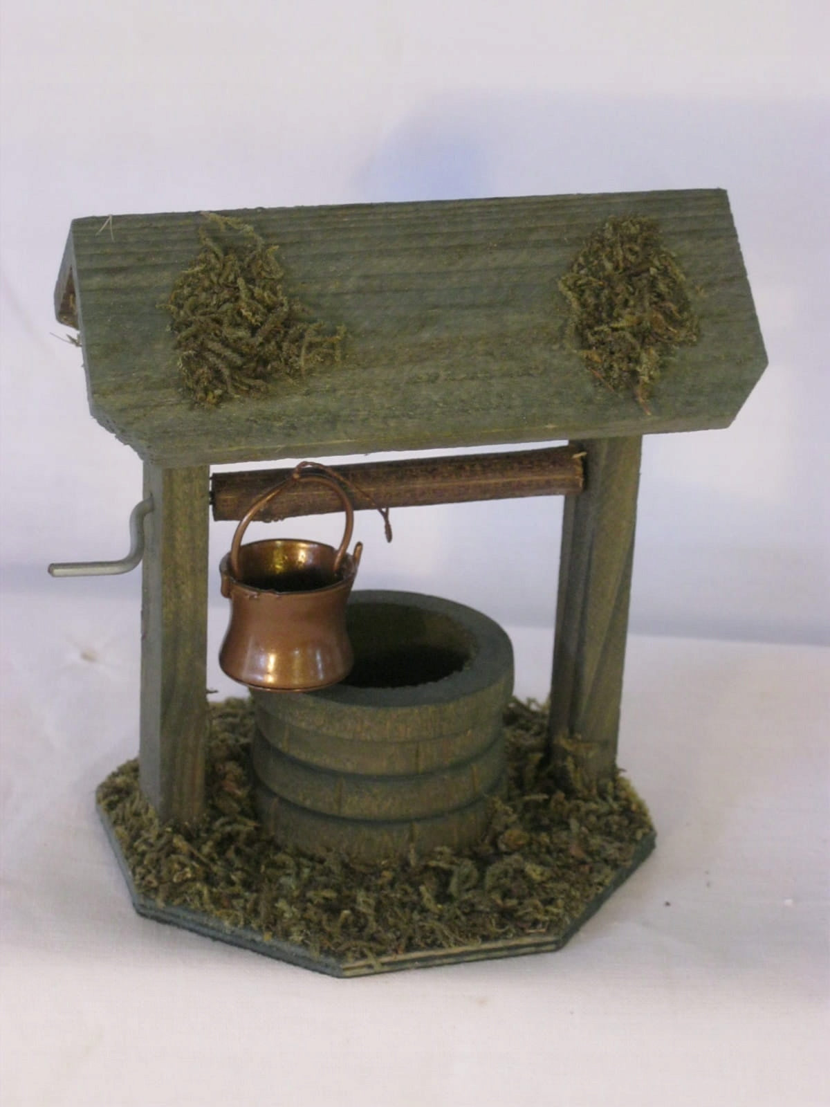 Well with Roof and Bucket - 11cm high to figs 7-11cm Brand Dekoprojekt