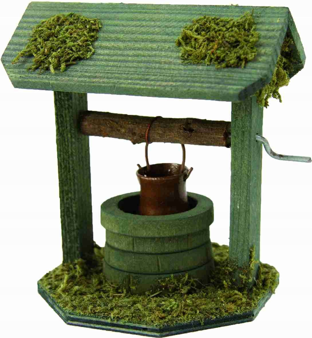 Well with Roof and Bucket - 11cm high to figs 7-11cm