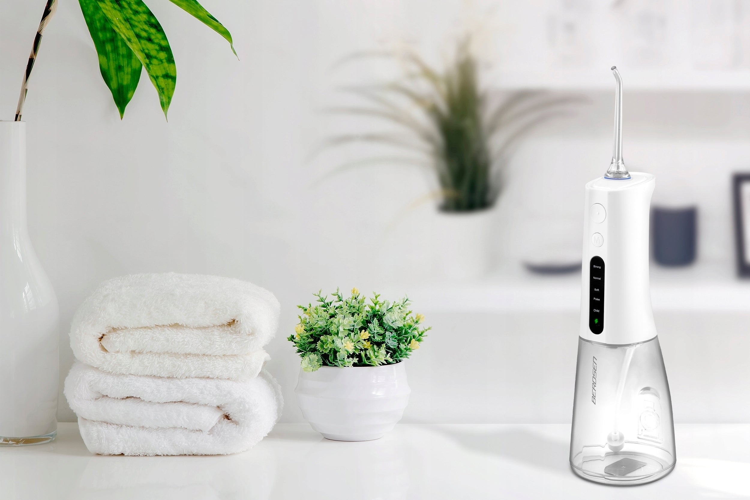 Wireless Tooth Irrigator Dental Berdsen 5 Tips 5 Modes Power supply rechargeable battery
