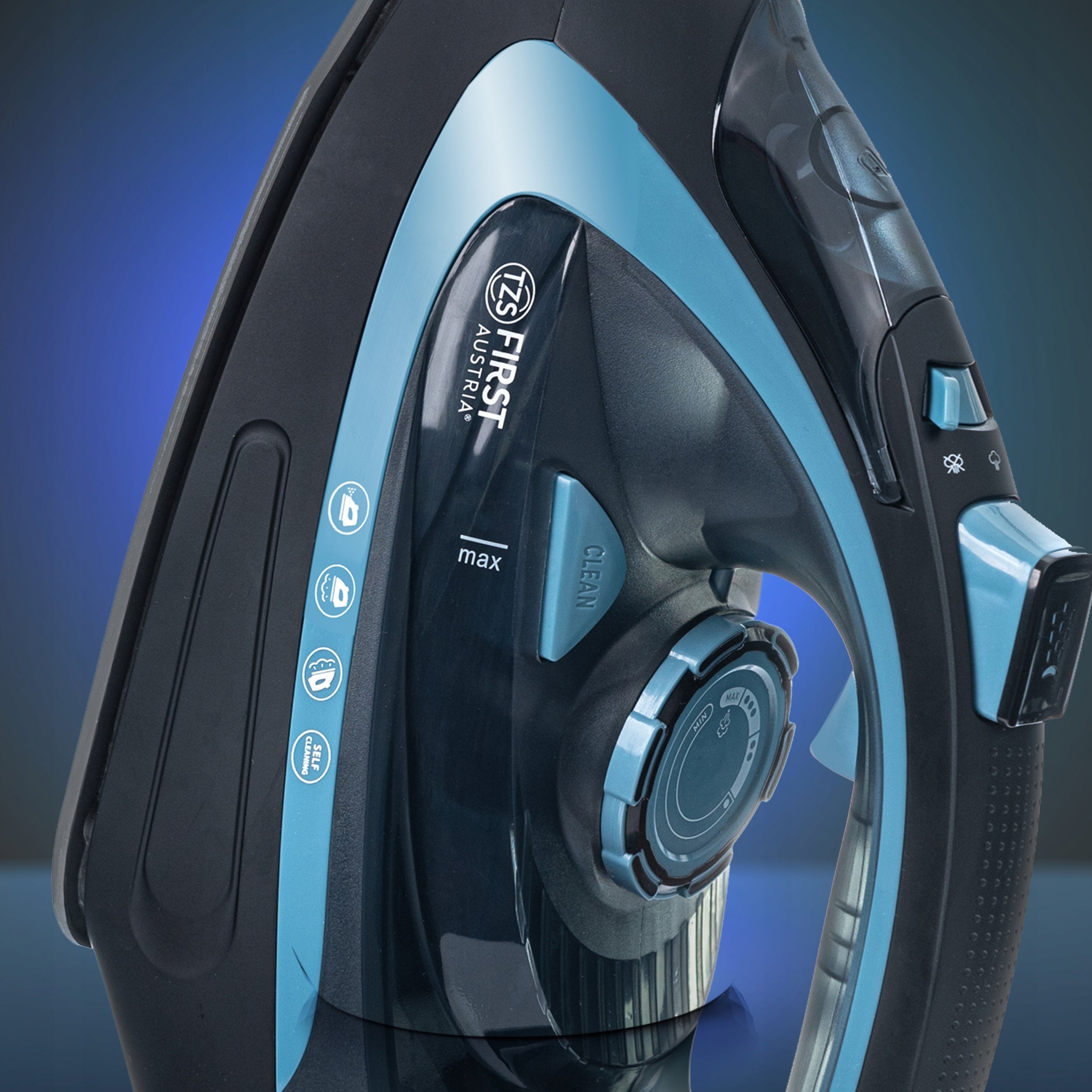 Wireless iron First Austria ceramic 2400 W 450 ml 20 g/min Dominant color black