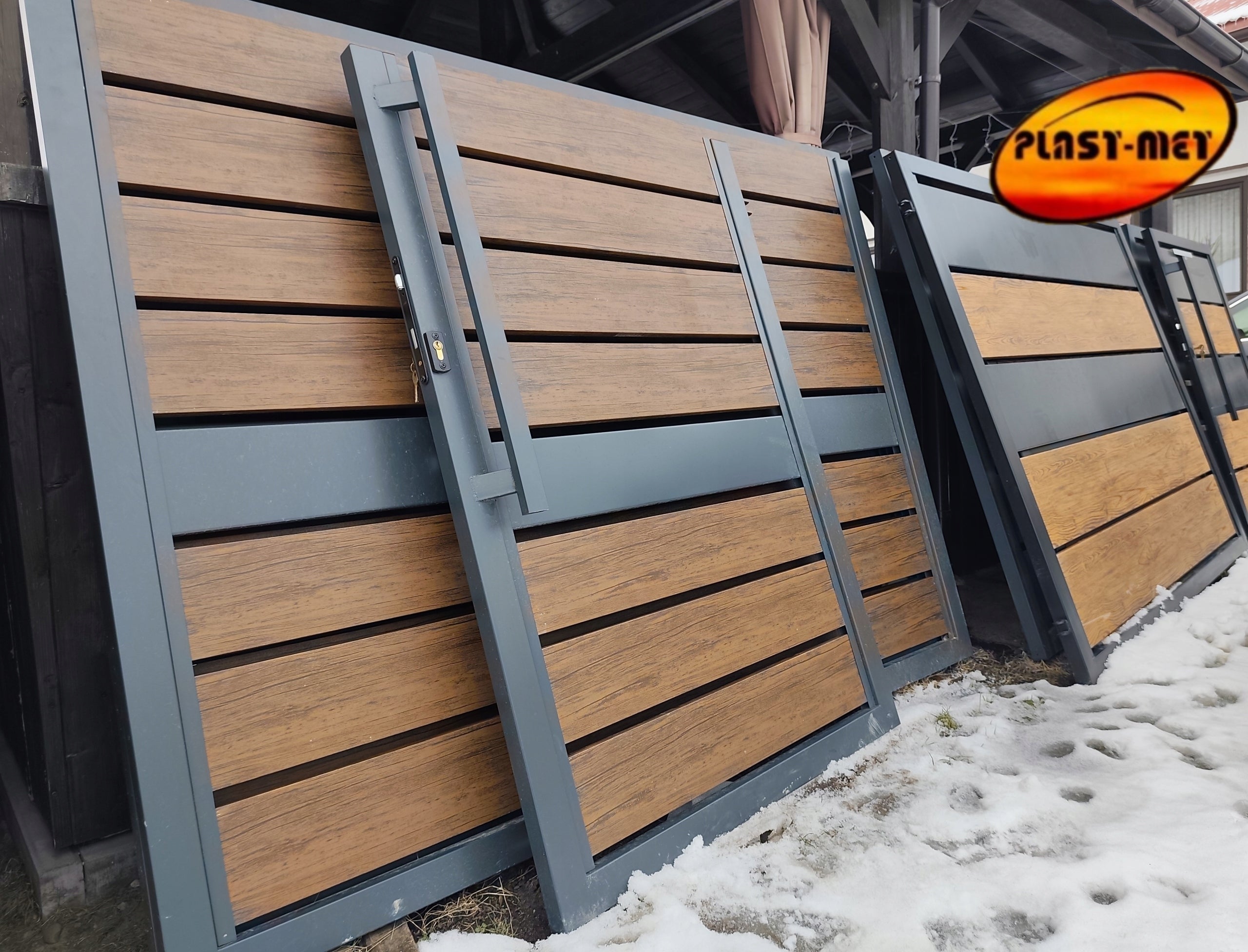 Wood-like metal bars profile 150x20 2,5mm for panel fence