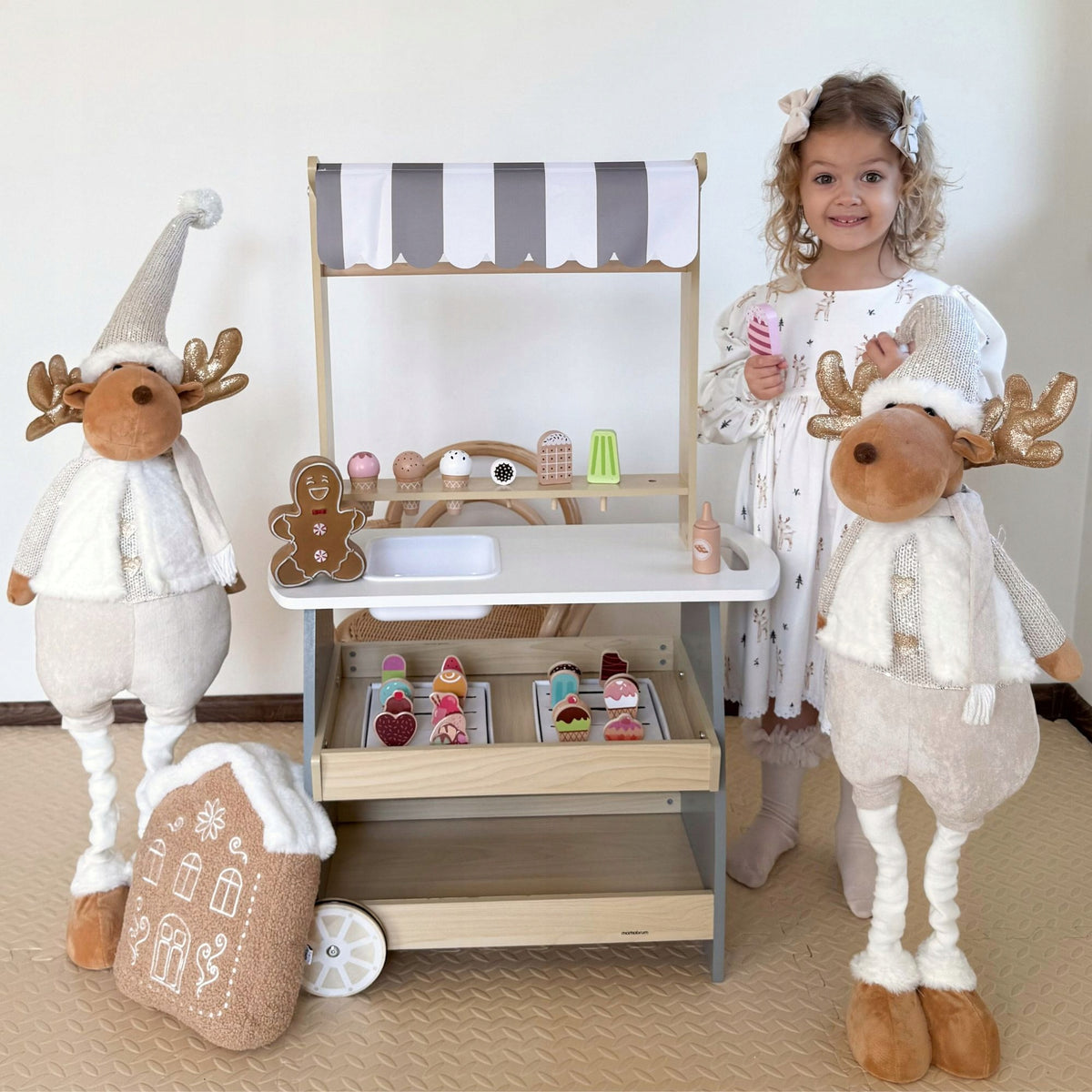 Wooden Ice Cream Shop on Wheels - Ice Cream Trolley Choice of Shapes and Colors EAN (GTIN) 5900168938304