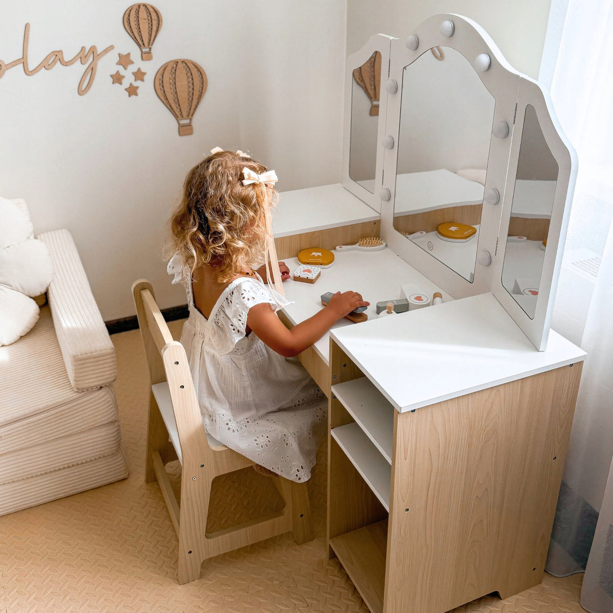 Wooden children's dressing table with chair, accessories and LED lighting Packaging status original
