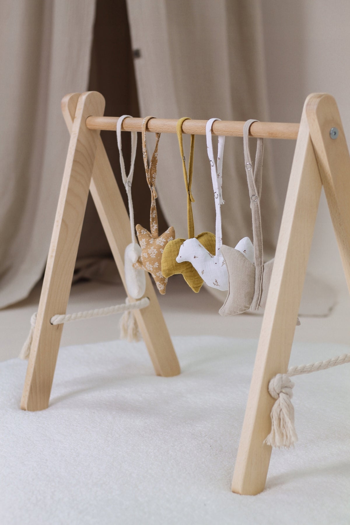 Wooden educational stand Baby Gym (without pendants) WIKLINOPOL Packaging status original
