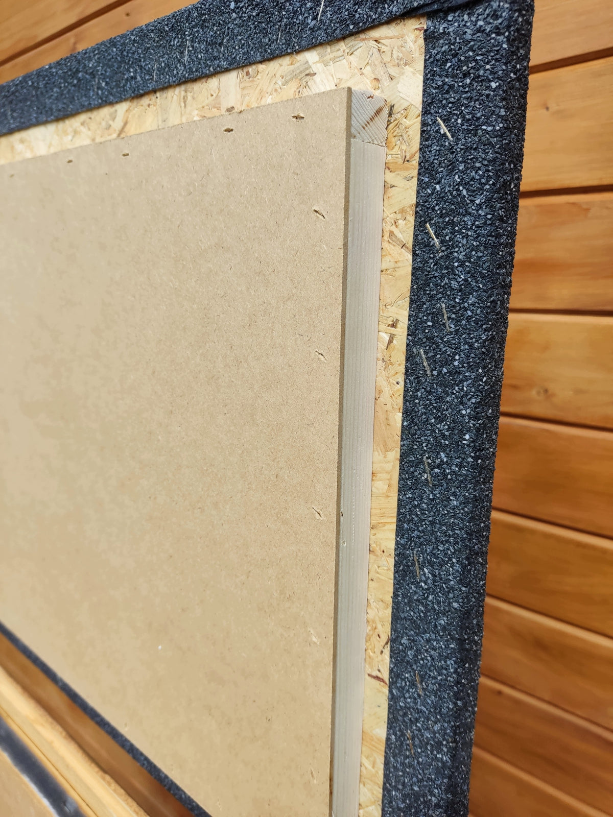 cat kennel insulated on each side with vestibule. Manufacturer code 1020