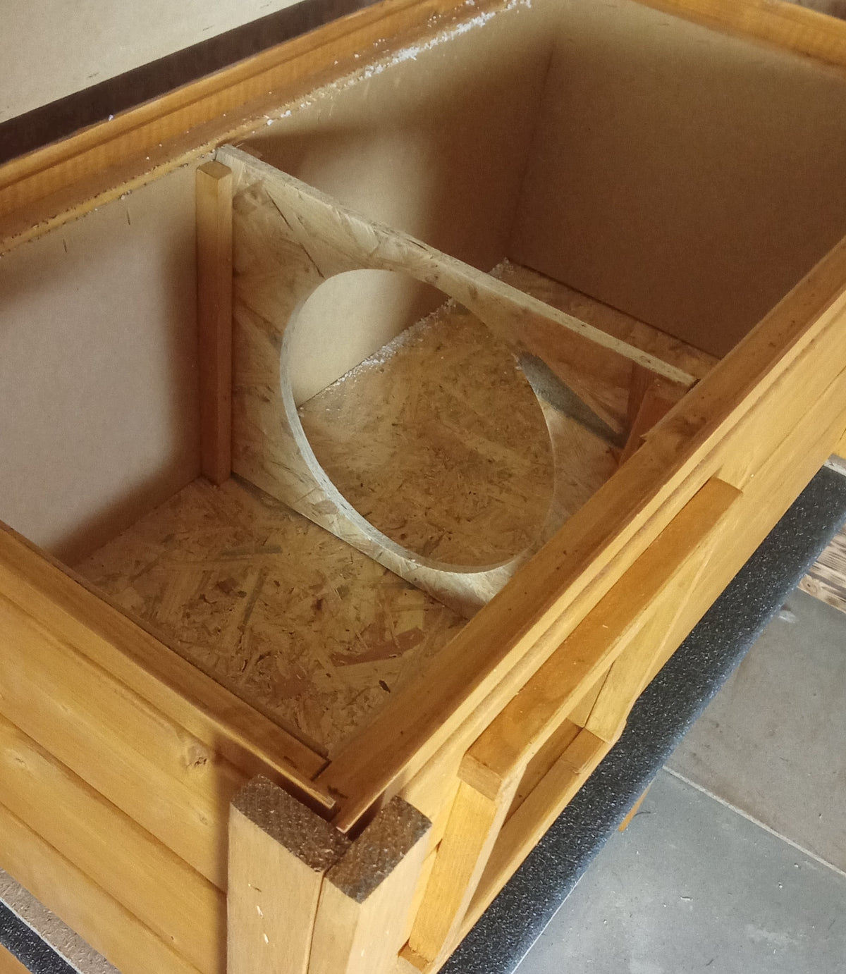 cat kennel insulated on each side with vestibule.