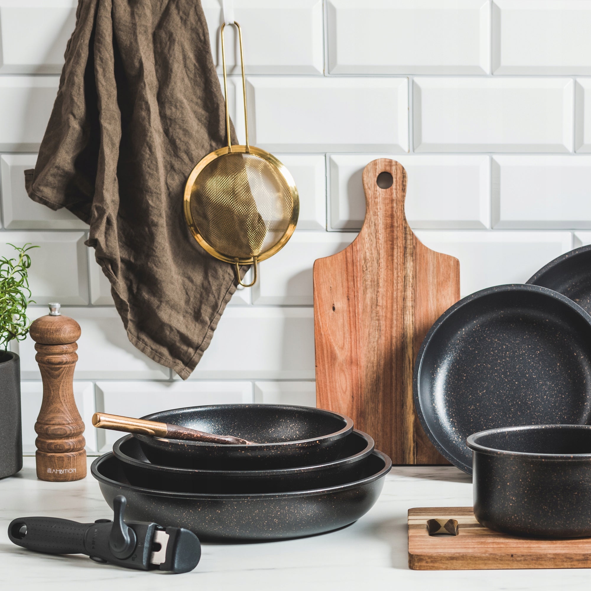 29487 Set of pans with detachable handle Gold 3-element AMBITION Product weight with unit packaging 0.15 kg