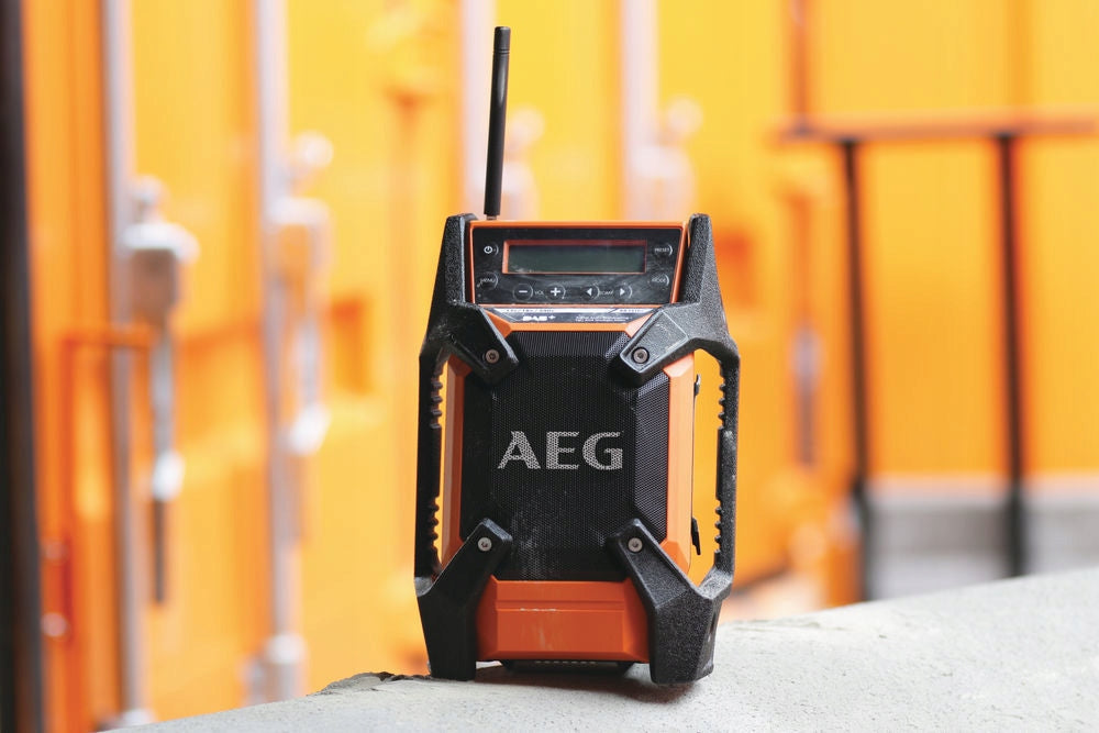 2X Buildable Radio AEG Rechargeable 18V BR1218C-0 Brand AEG