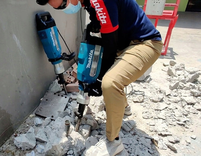 2x HEX DEMOLITION HAMMER 48,1 J 1850W 30MM - M HM1501 Brand Makita