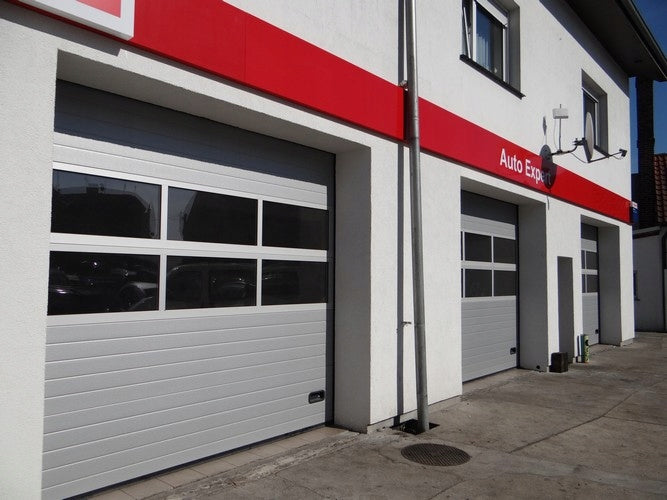 3X3 INDUSTRIAL GARAGE SECTIONAL GATE IN HAND Gate type garage