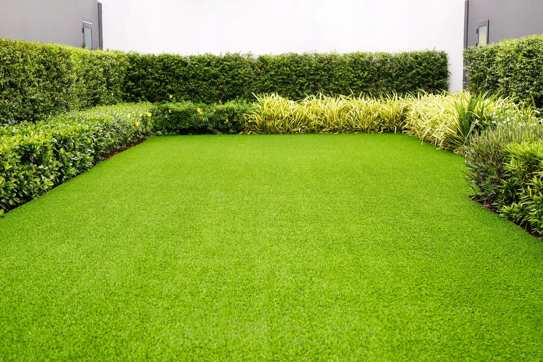 ARTIFICIAL GRASS GREEN WIDTH 5m FOR BALCONY TERRACE DENSE WITH ROLL SOUL 28mm Manufacturer code trawa soul 28