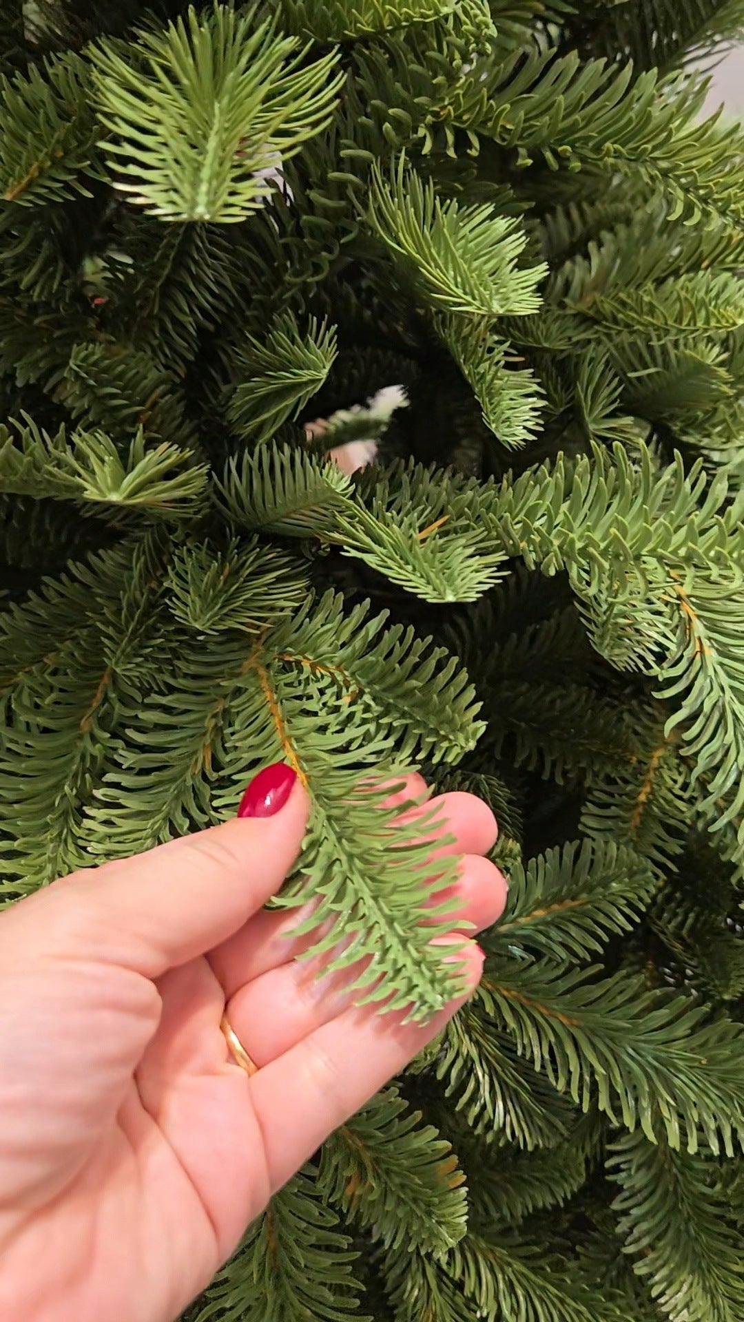 Artificial Christmas tree 100% PE Olive 2D 220cm bright green fir like living silicone Packaging status original