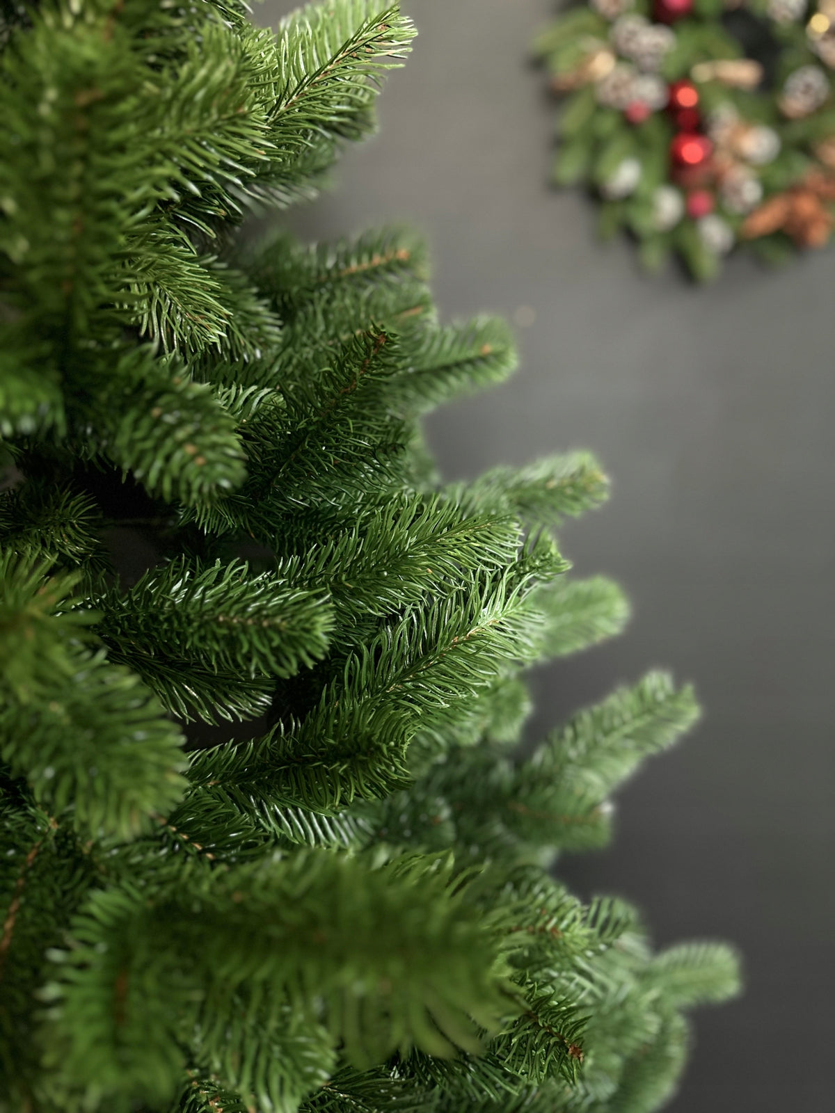 Artificial Christmas tree 100% PE, silicone Christmas tree "Kovalivska" green 1.80 m Manufacturer code kovalzel180