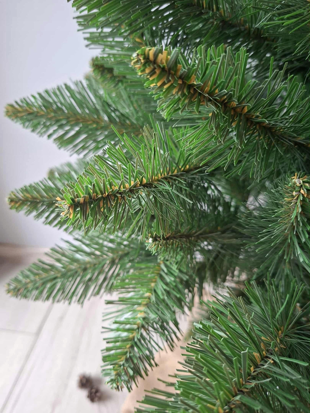 Artificial Christmas tree ON THE TRUNK PINE 120 cm PREMIUM freebie cones! Brand Kwiaciarnia Frezja