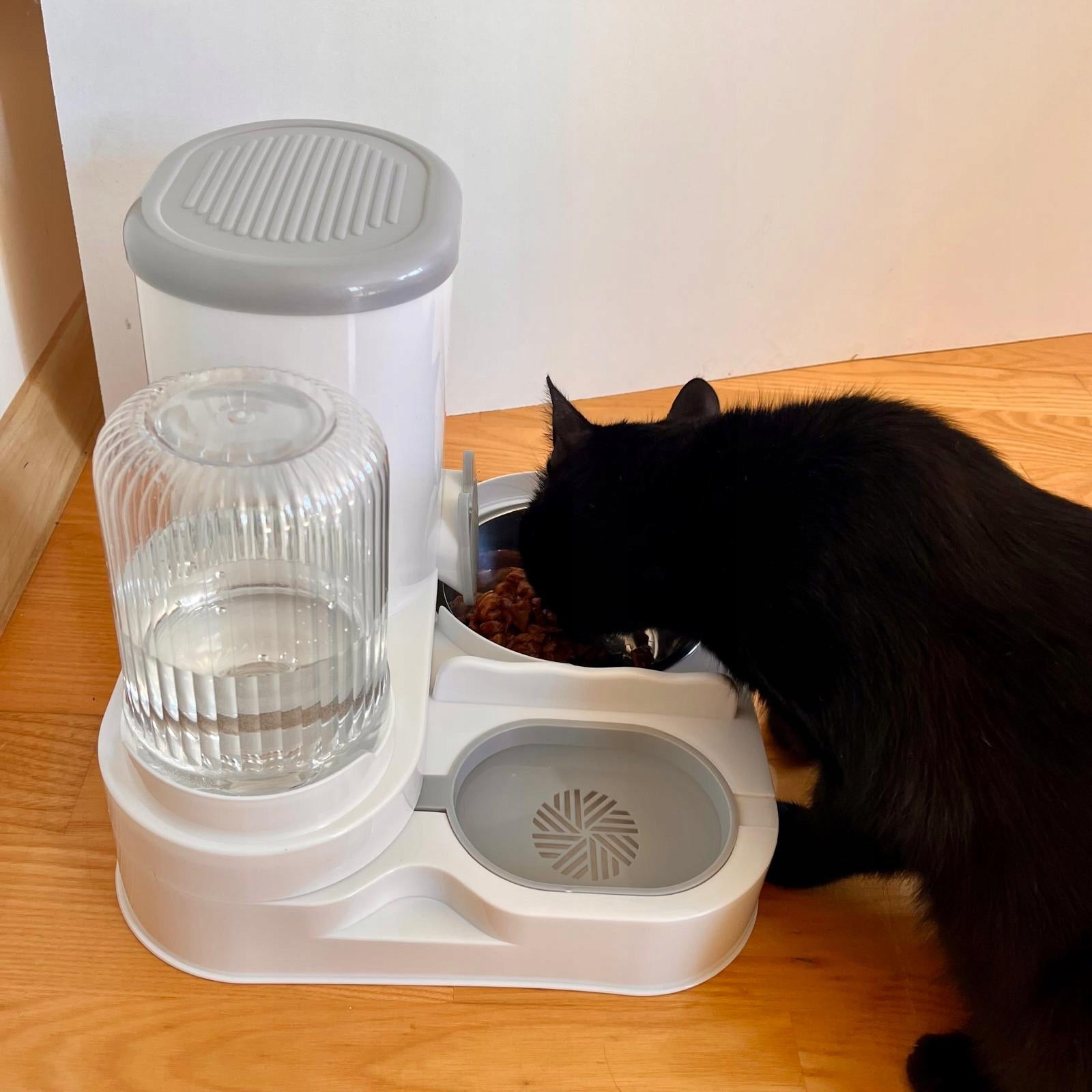 Automatic WATER AND FOOD FEEDER CAT AND DOG BOWL DISPENSER Brand no brand