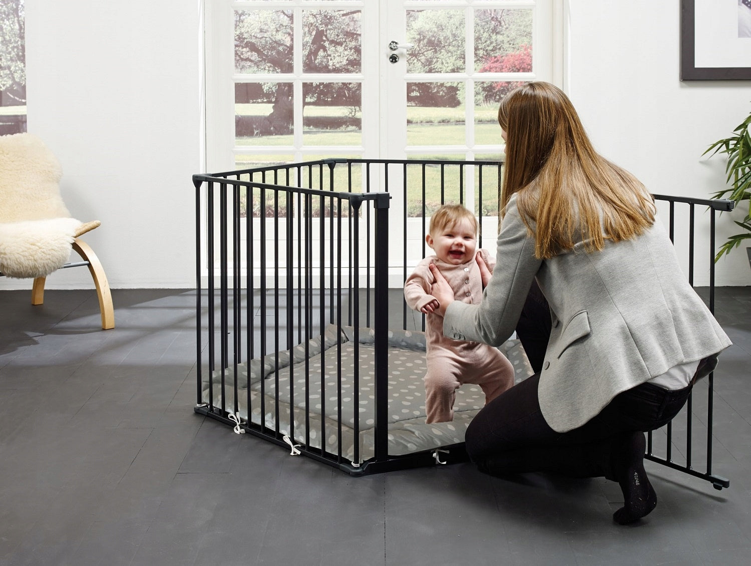 BABY DAN Playpen Park A Kid with mat wide door 2in1 expandable gate Color black