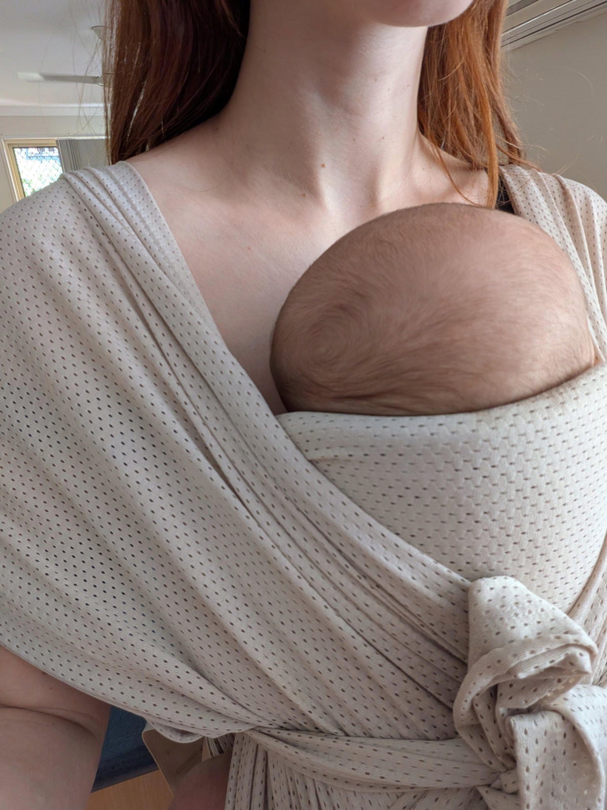 BABY SCARF BREATHABLE PREMIUM BEIGE FROM BIRTH 2-18 kg Manufacturer code POMYSŁ NA URODZINY WIELKANOC ZAJĄCZKA ŚWIĘTA